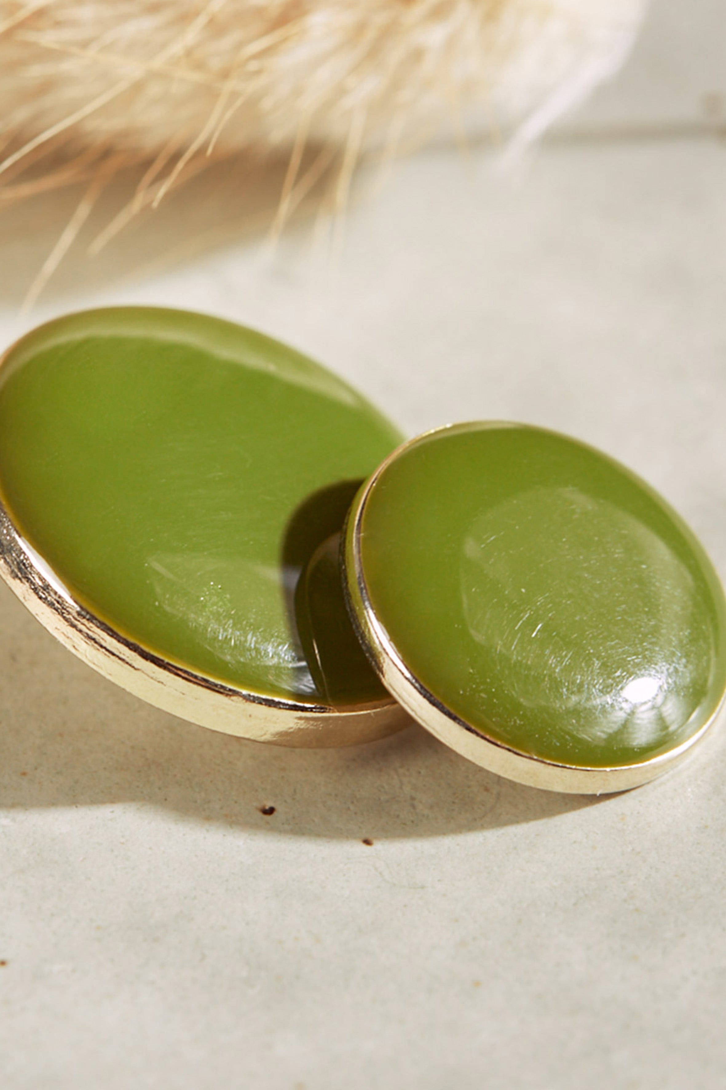 atelier-brunette-boutons-dotty-matcha-leaf-x10-boutons-couture image 2