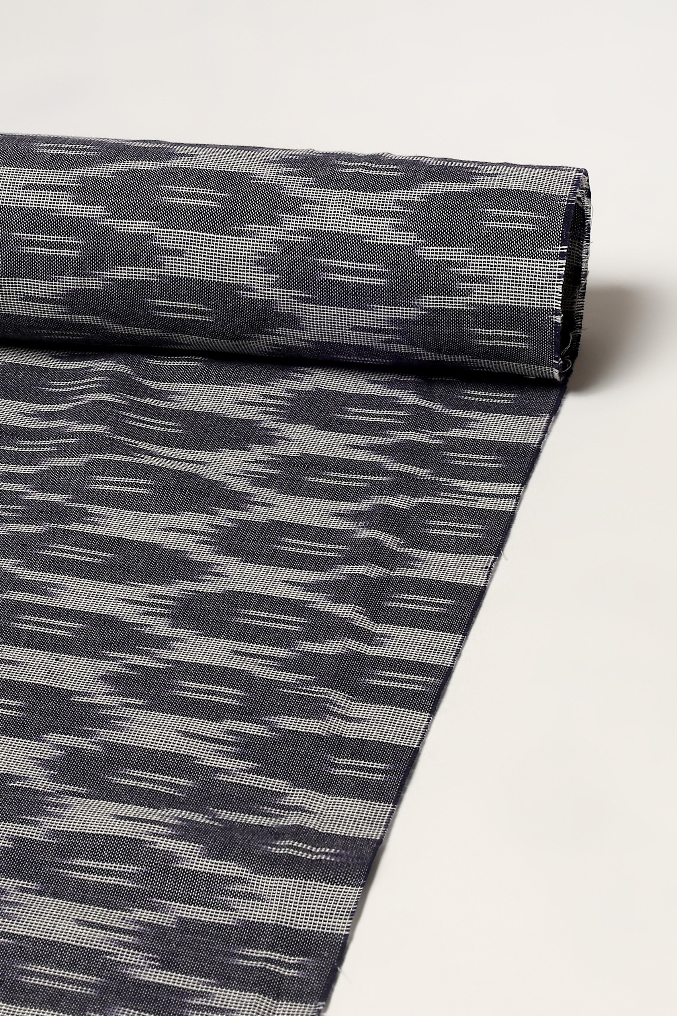atelier-brunette-le-bazaar-l-ikat-003-coupon-tissu-ressourc image 3
