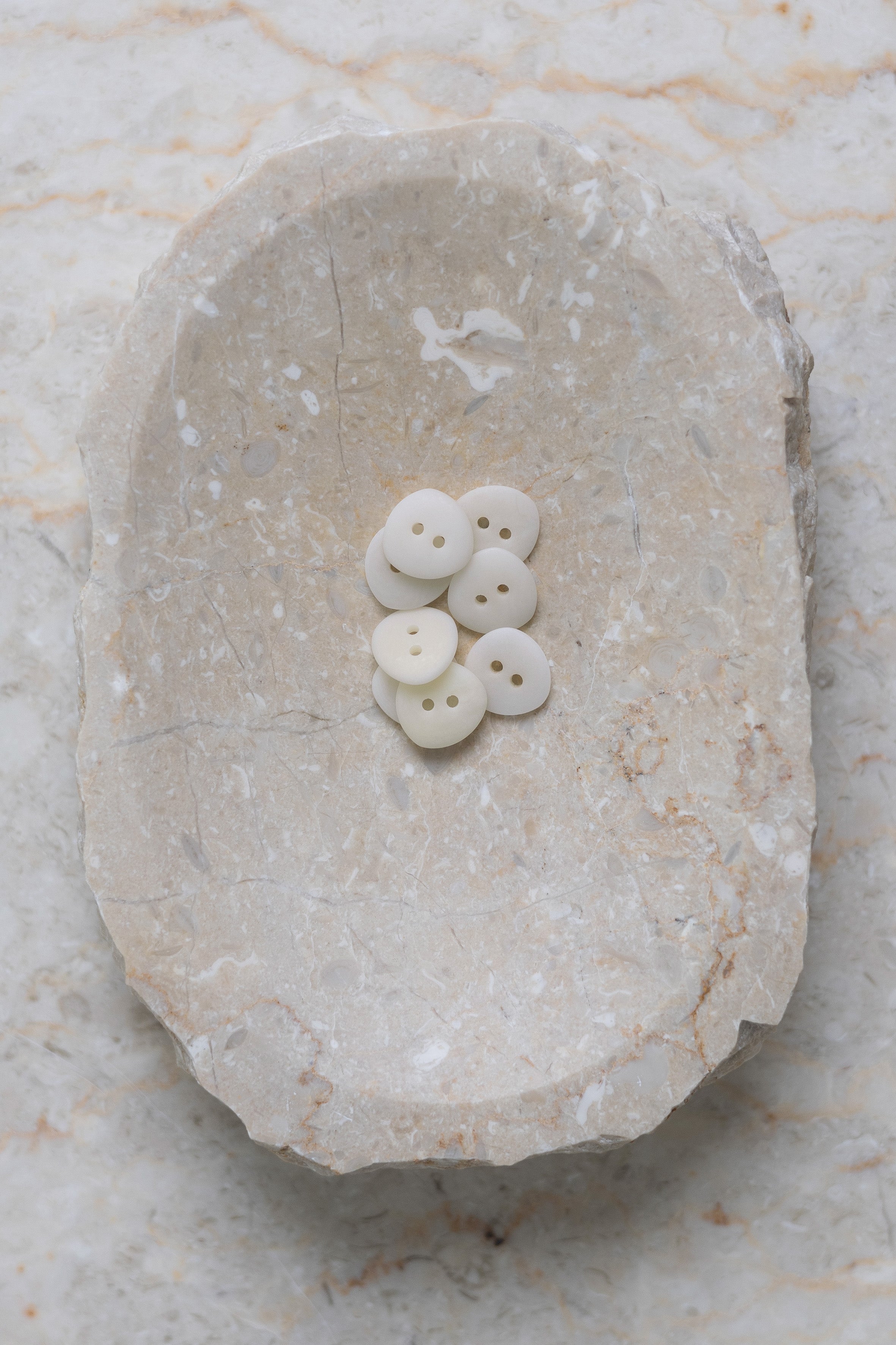 atelier-brunette-boutons-jaipur-off-white-en-corozo image 3
