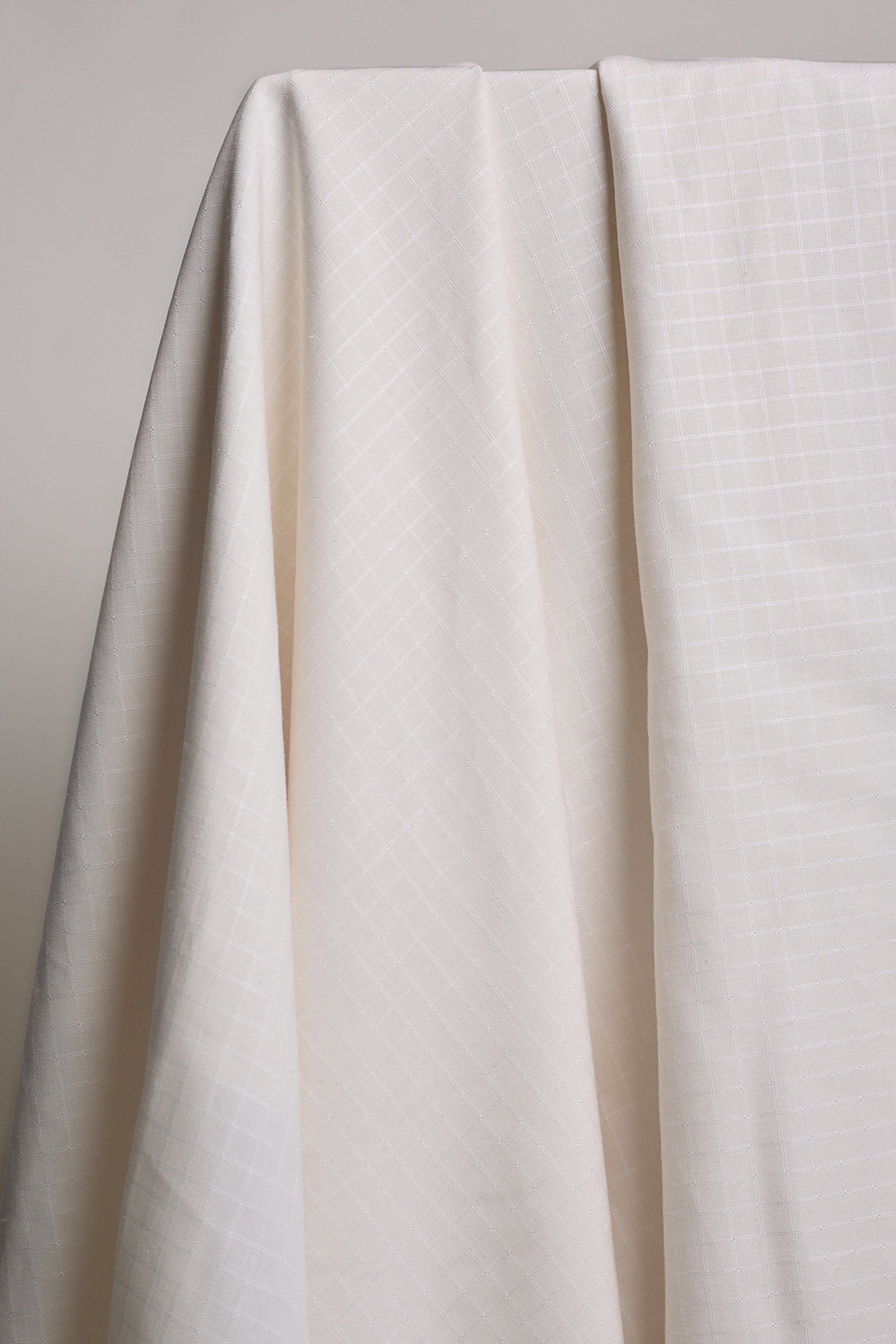 atelier-brunette-tissu-viscose-little-tile-off-white-coupon-10-cm-x-140-cm image 1