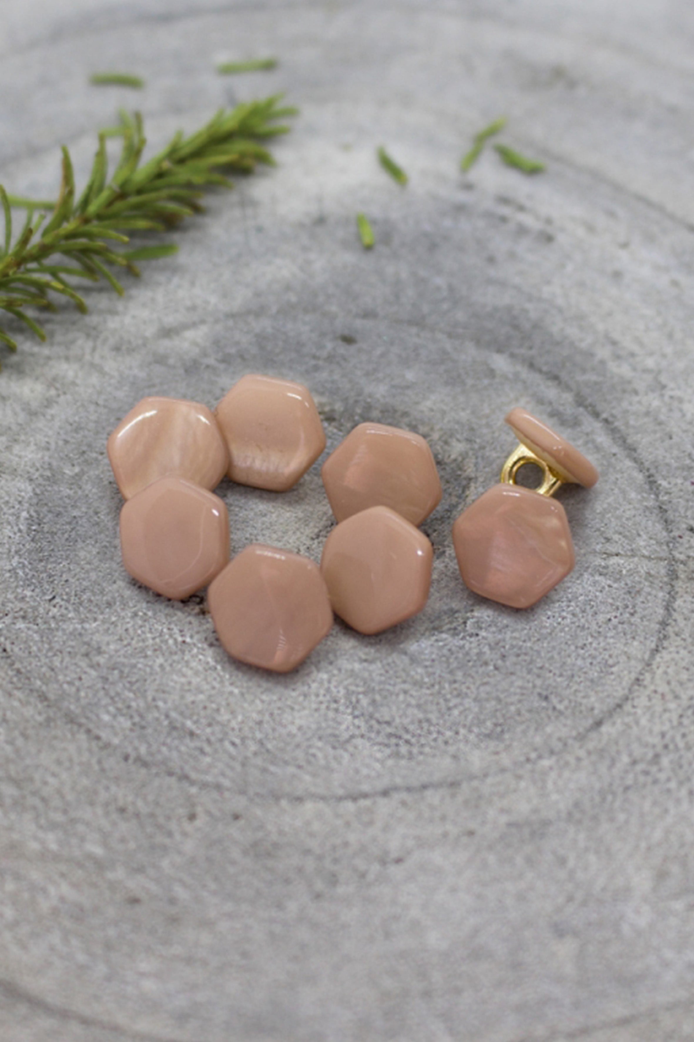 atelier-brunette-boutons-quartz-maple-sandy-sand-bouton-nacre-pied-dor image 1