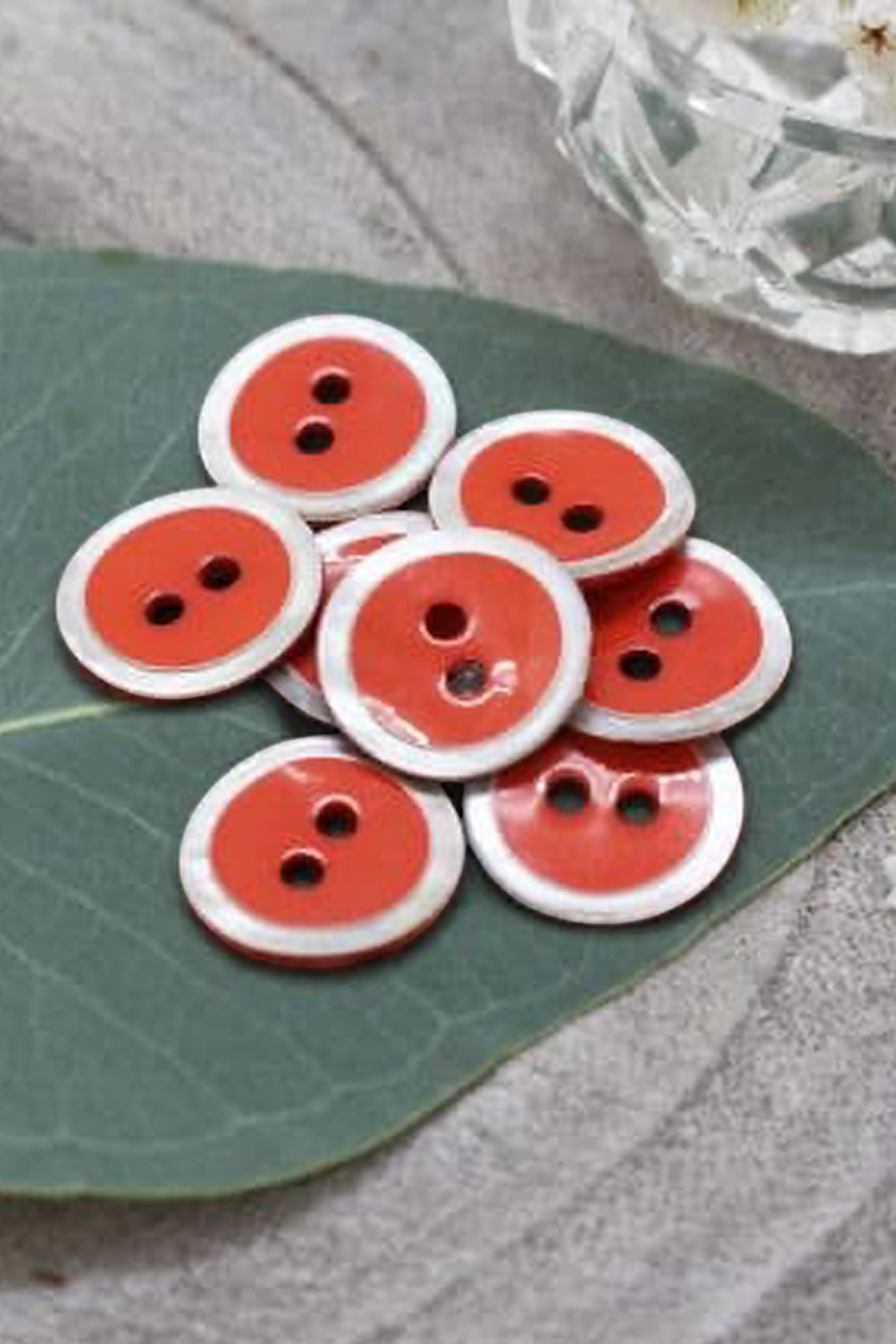 atelier-brunette-boutons-halo-poppy-tangerine-x10-boutons-couture image 1