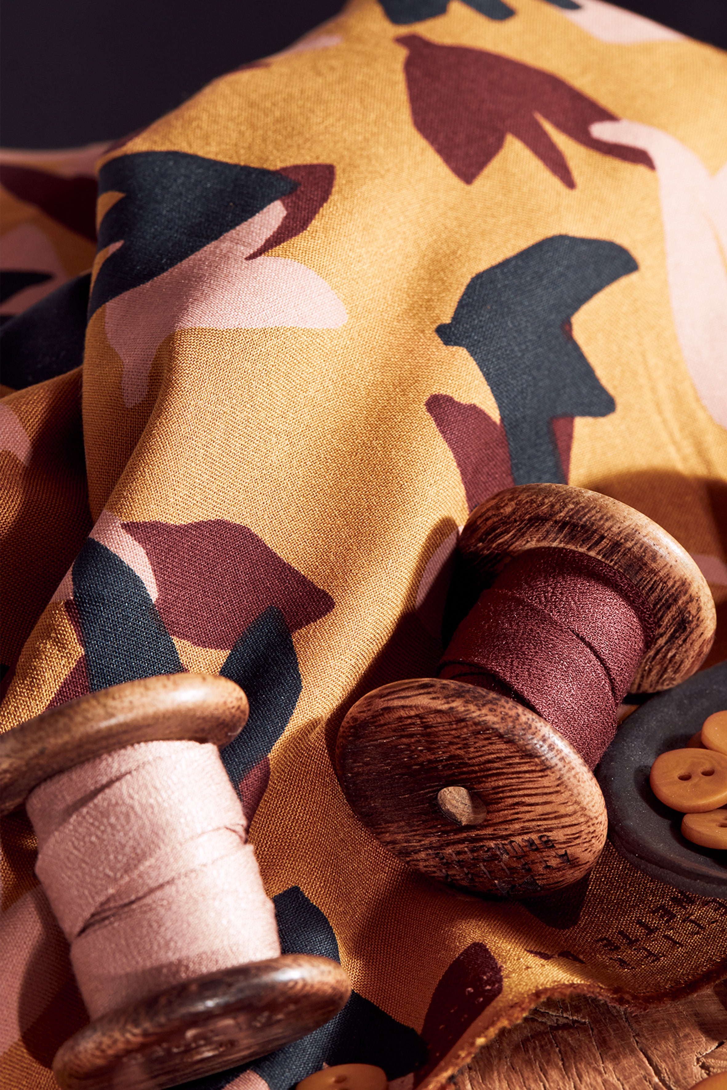atelier-brunette-tissu-seraphine-ochre-viscose-ecovero image 4