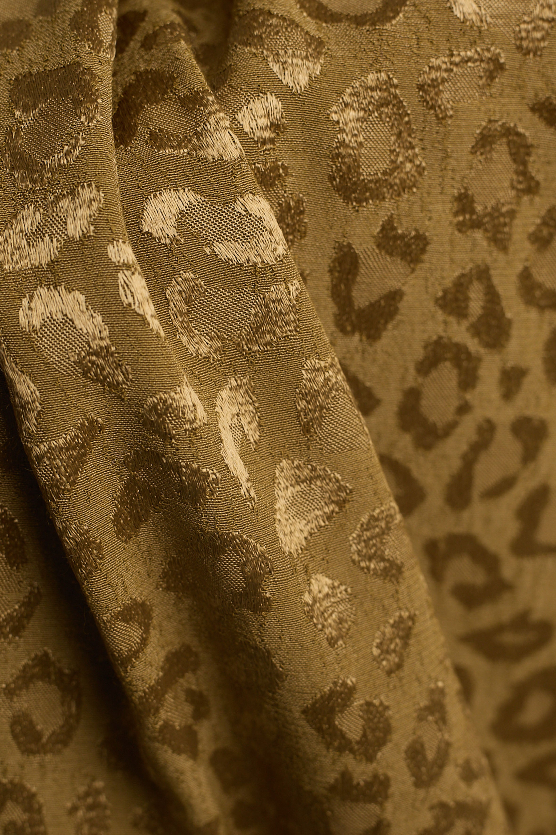 atelier-brunette-coupons-jacquard-de-viscose-leony-dreamy-twilight-coupon-fabriq image 3