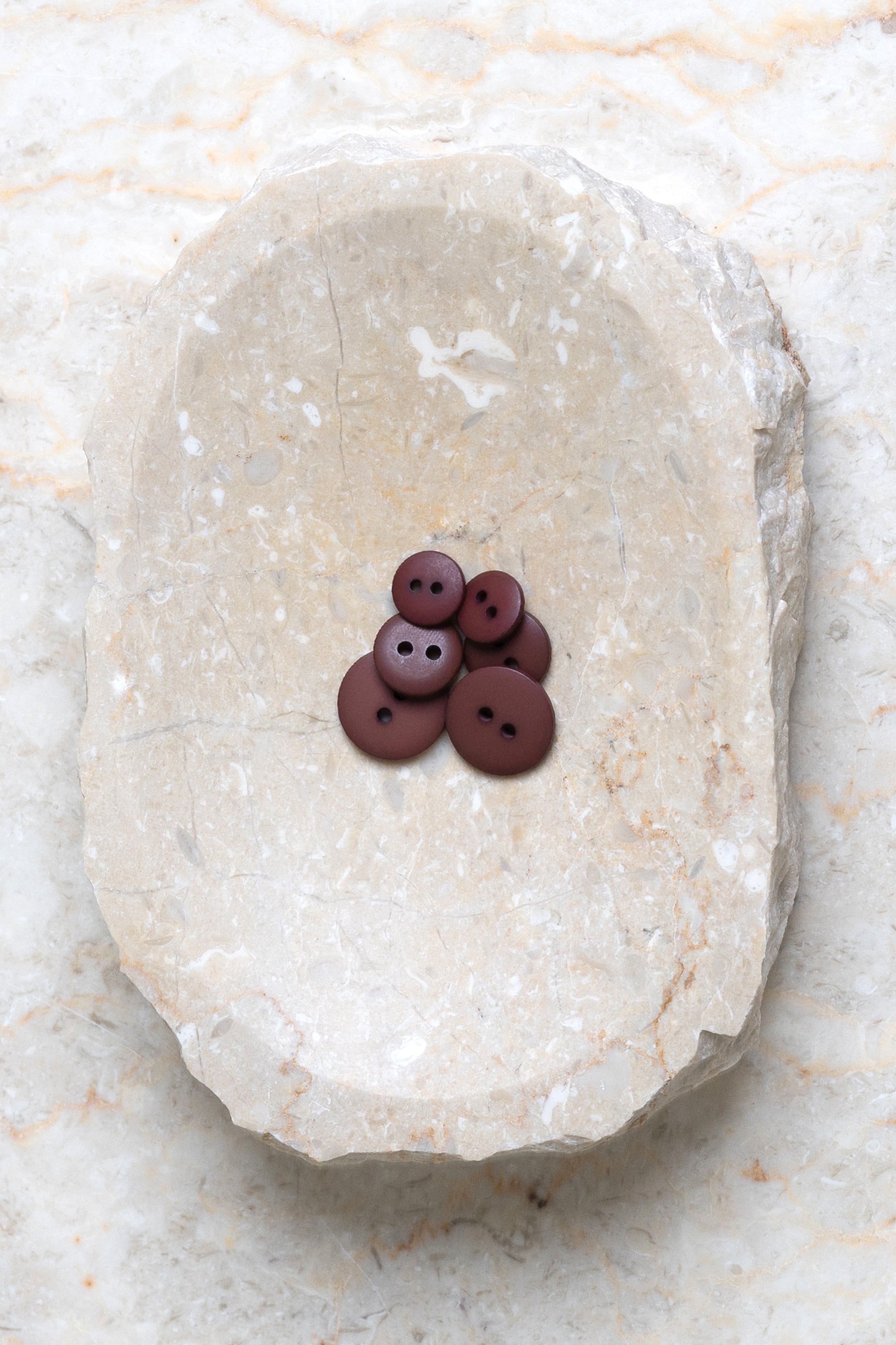 atelier-brunette-boutons-classic-matte-rust-crispy-brownie image 2