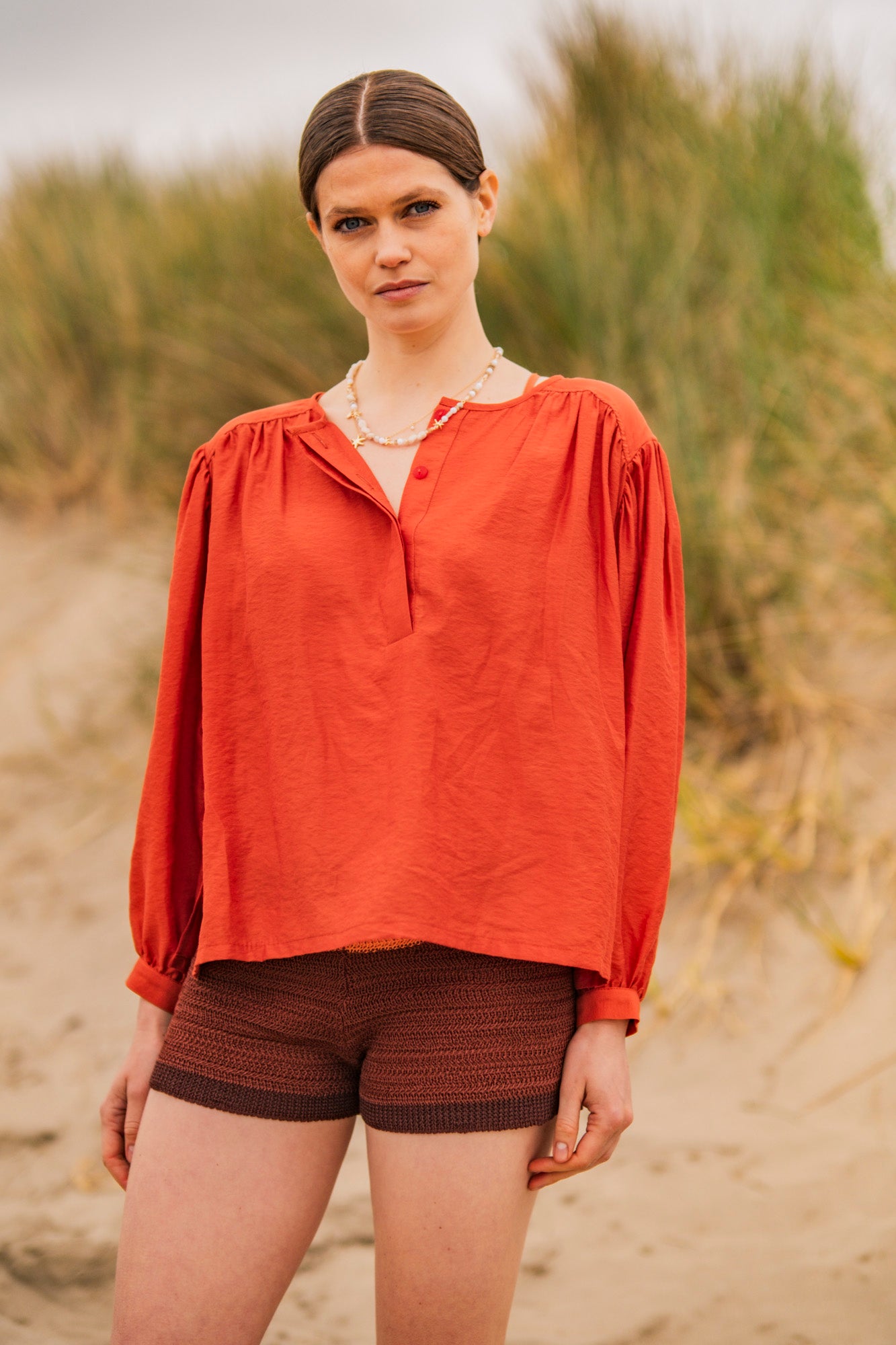 fibre-mood-maris-top-patron-de-couture-femme-fronces-et-patte-polo image 1
