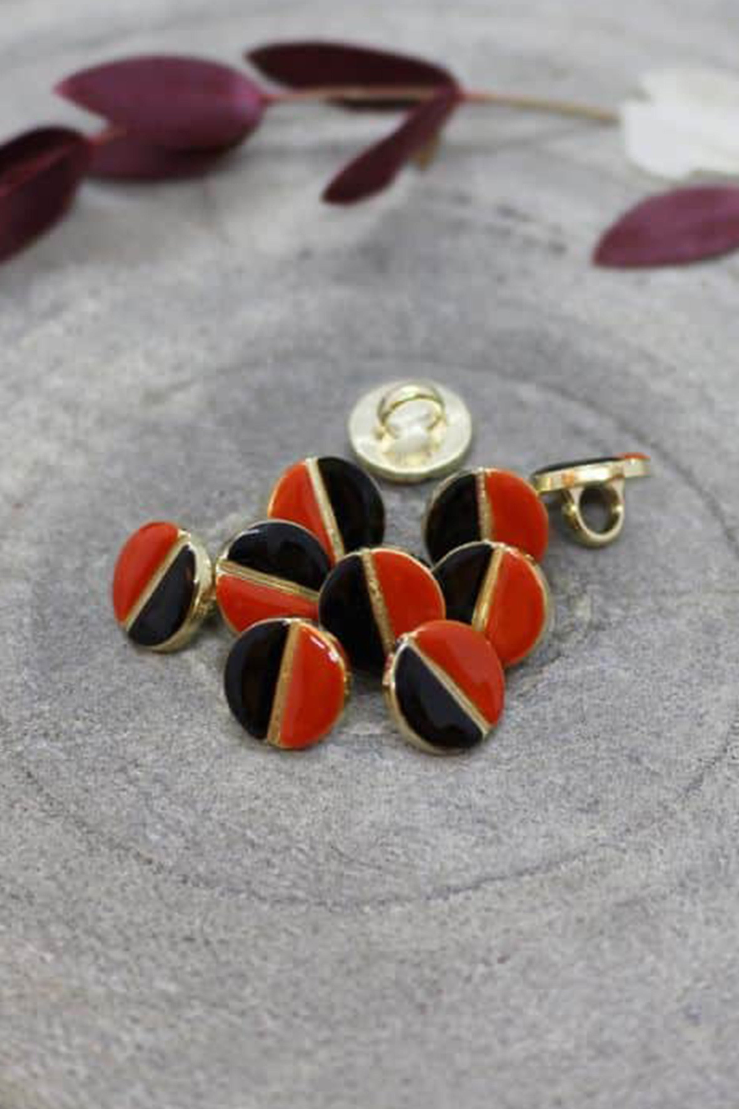 atelier-brunette-boutons-wink-black-x10-poppy-tangerine image 1