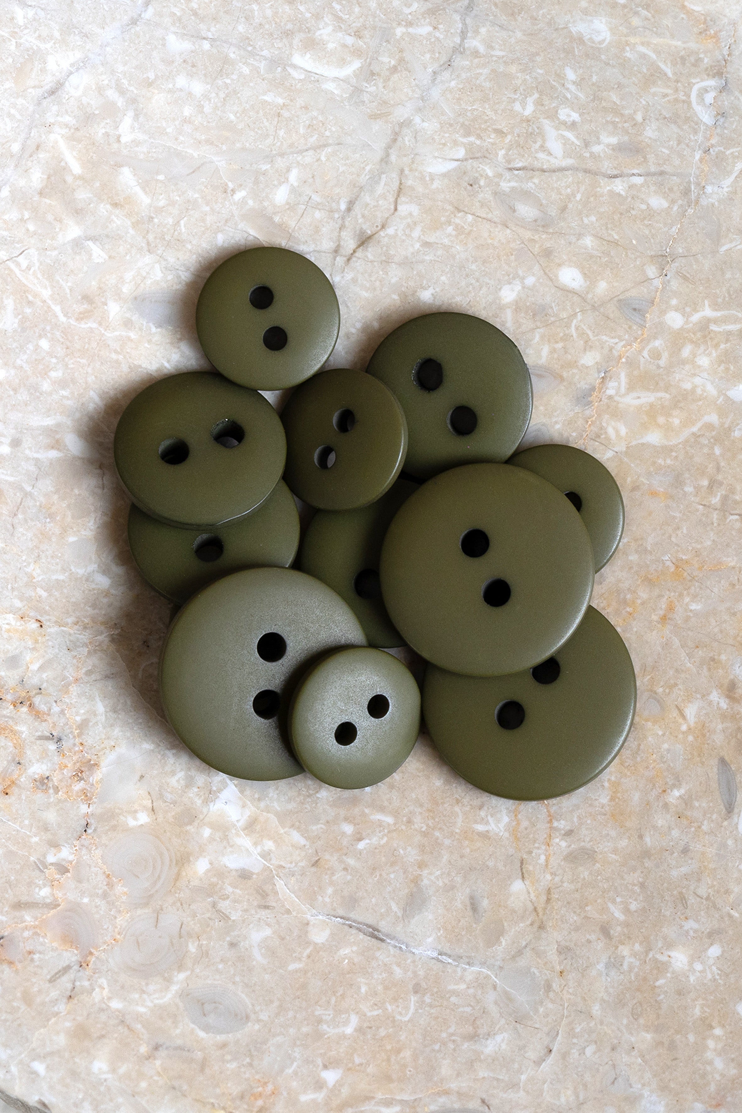 atelier-brunette-boutons-classic-matte-ivy-green-mercerie-couture image 2