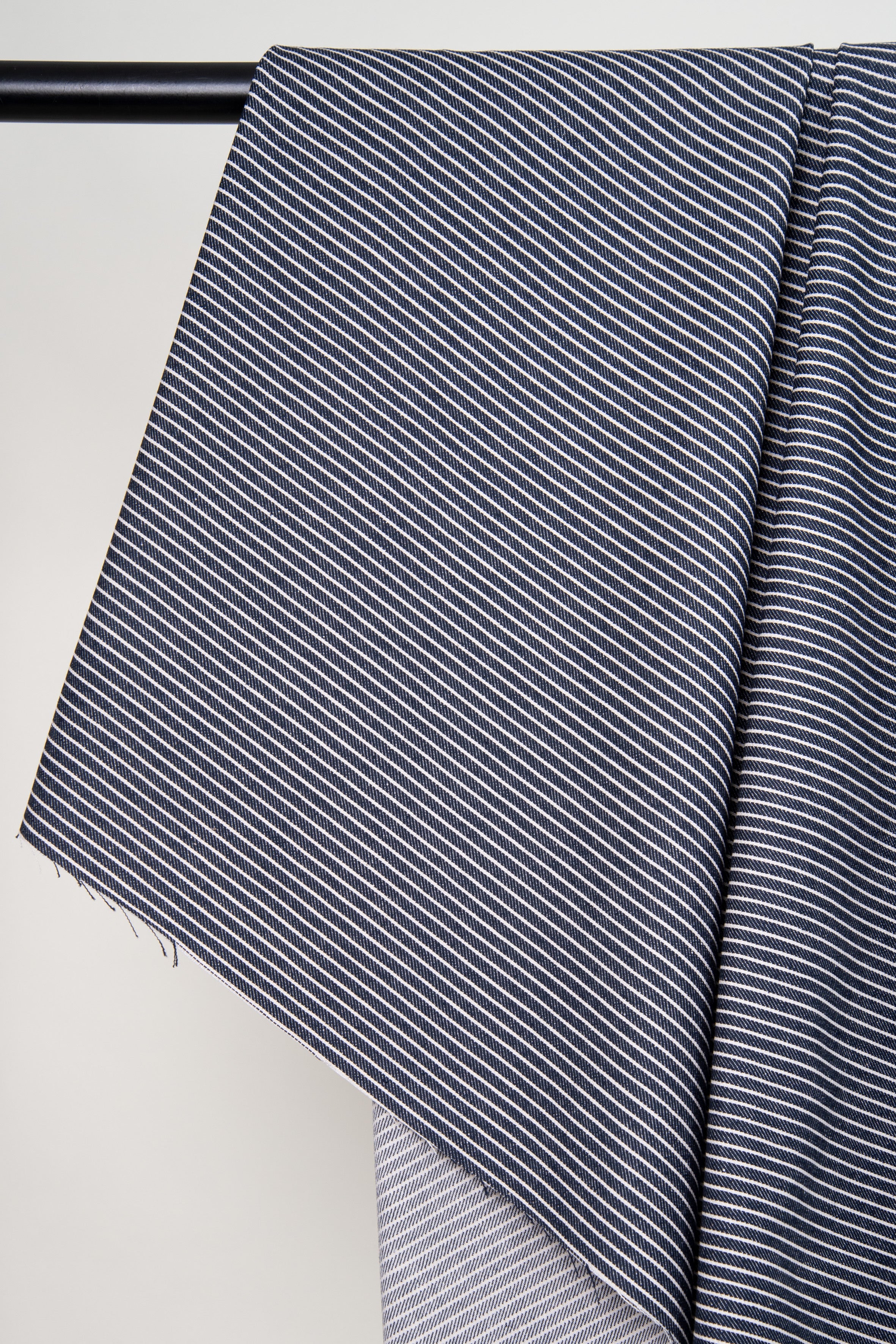 atelier-brunette-tissu-denim-stripes-mid-blue-denim-de-coton-ray-bleu-oeko-tex-g image 2