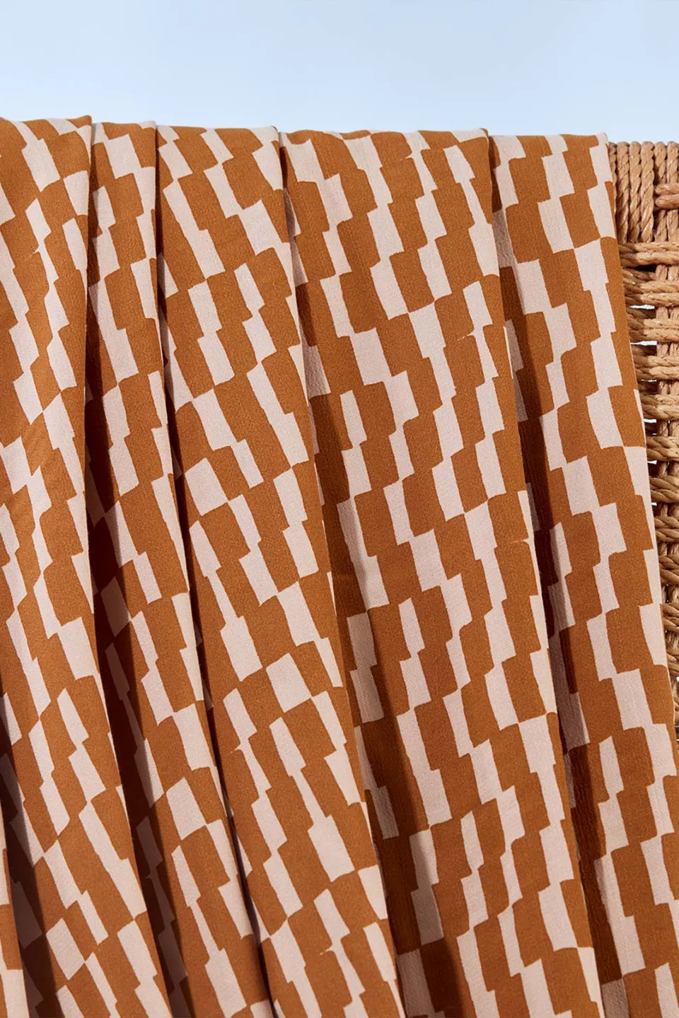 atelier-brunette-domino-ochre-tissu-kelsey-de-viscose image 1