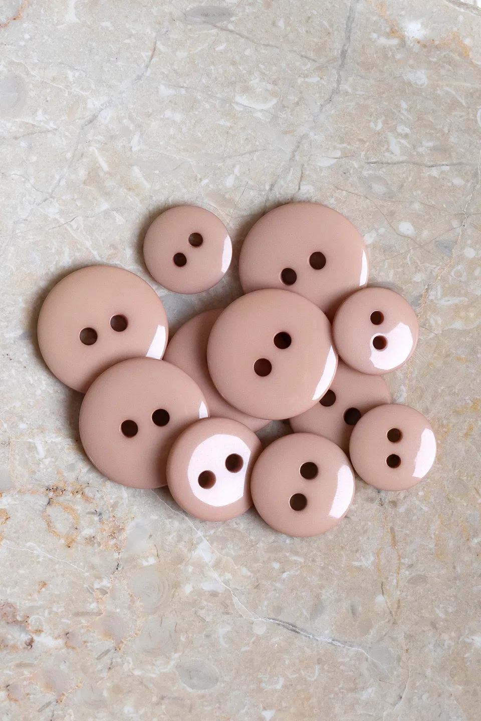 atelier-brunette-boutons-classic-shine-maple-sandy-sand-mercerie image 1