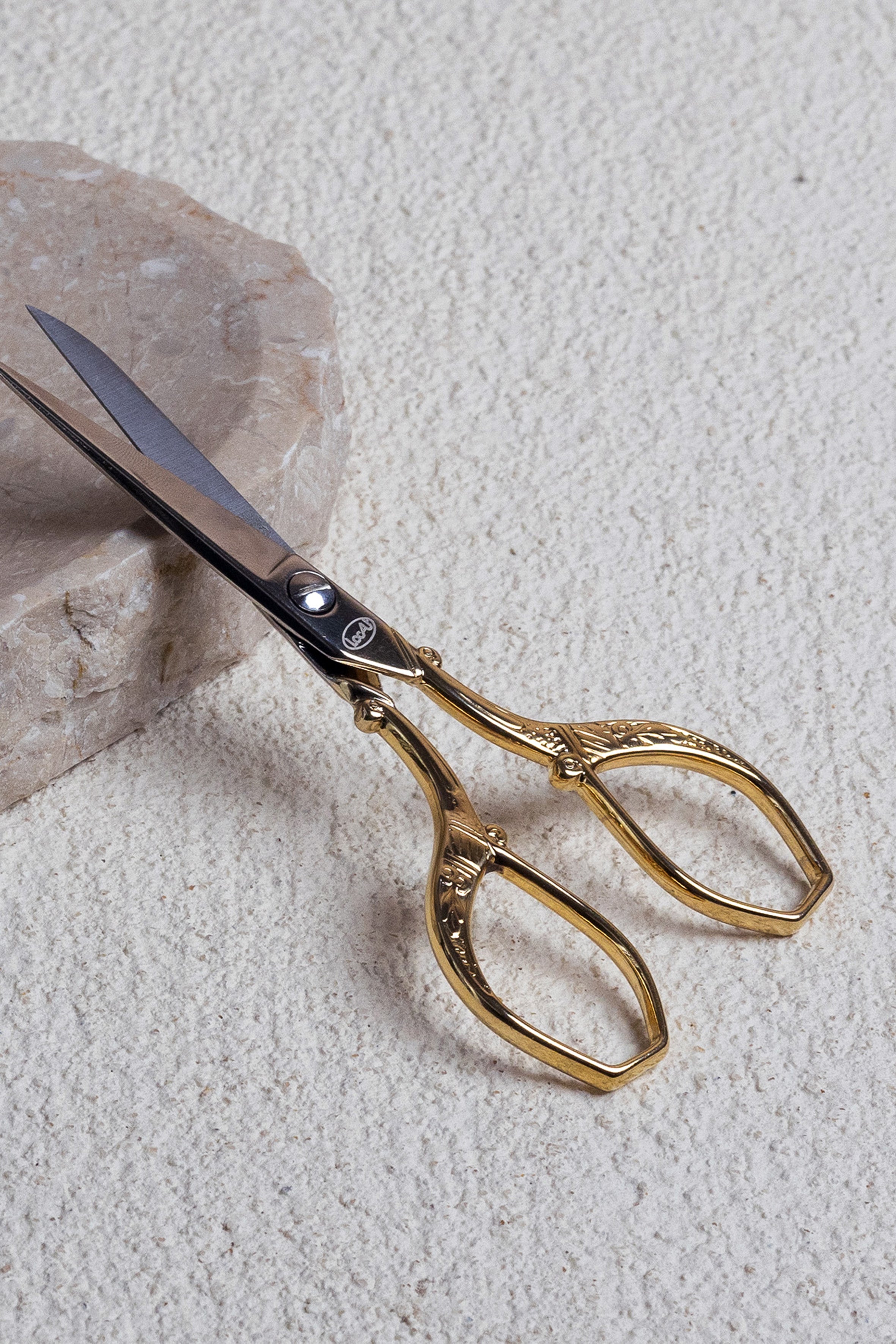 locau-pour-atelier-brunette-ciseaux-broder-retro-12-5-cm image 4