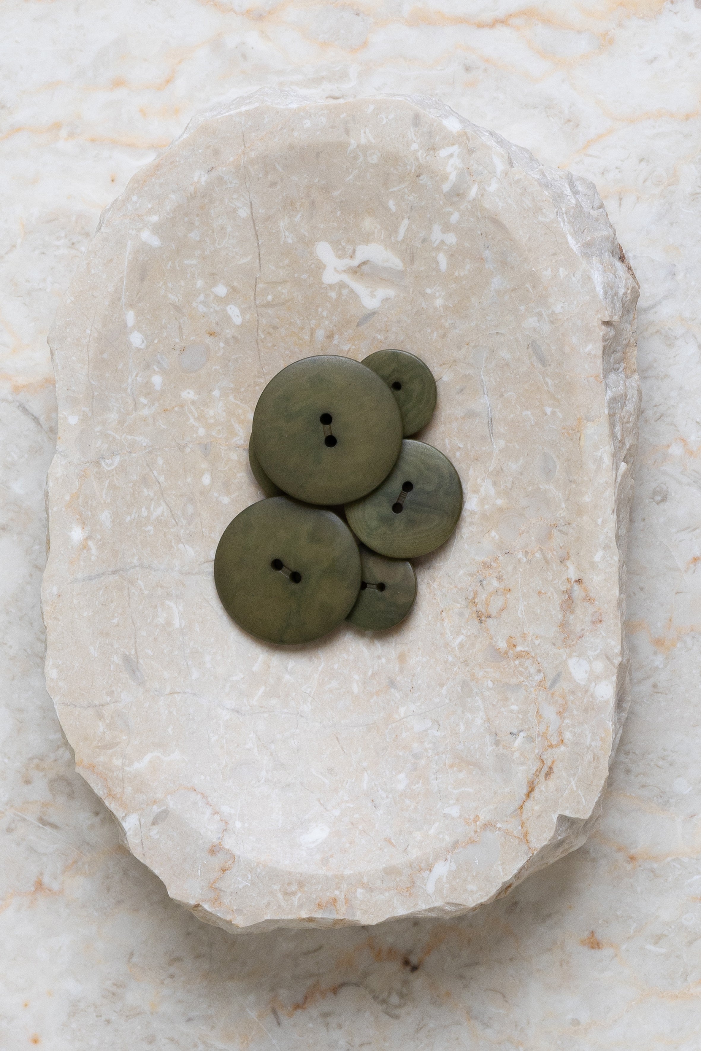 atelier-brunette-boutons-palm-ivy-green-corozo-france image 3