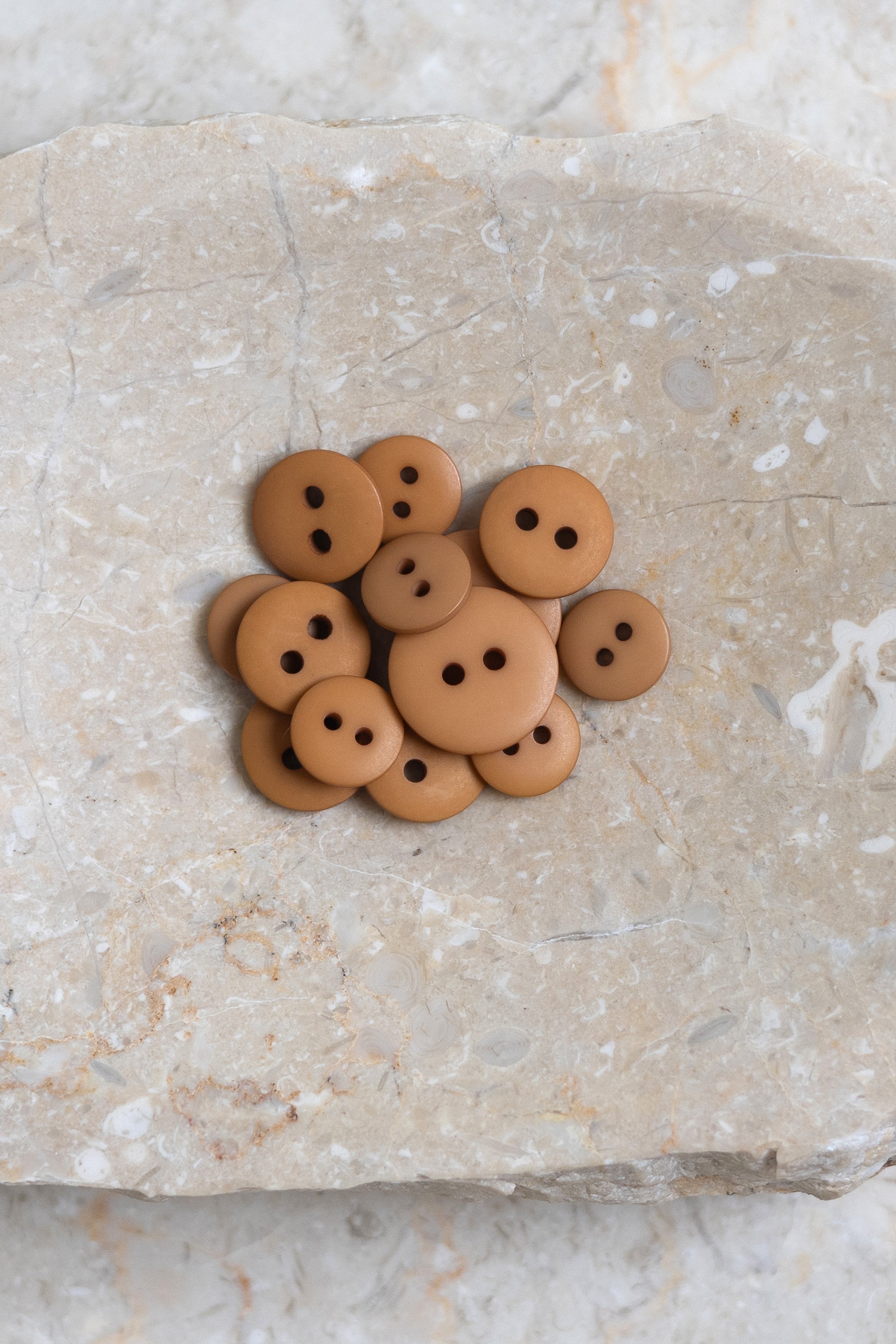 atelier-brunette-boutons-classic-matte-ochre image 1