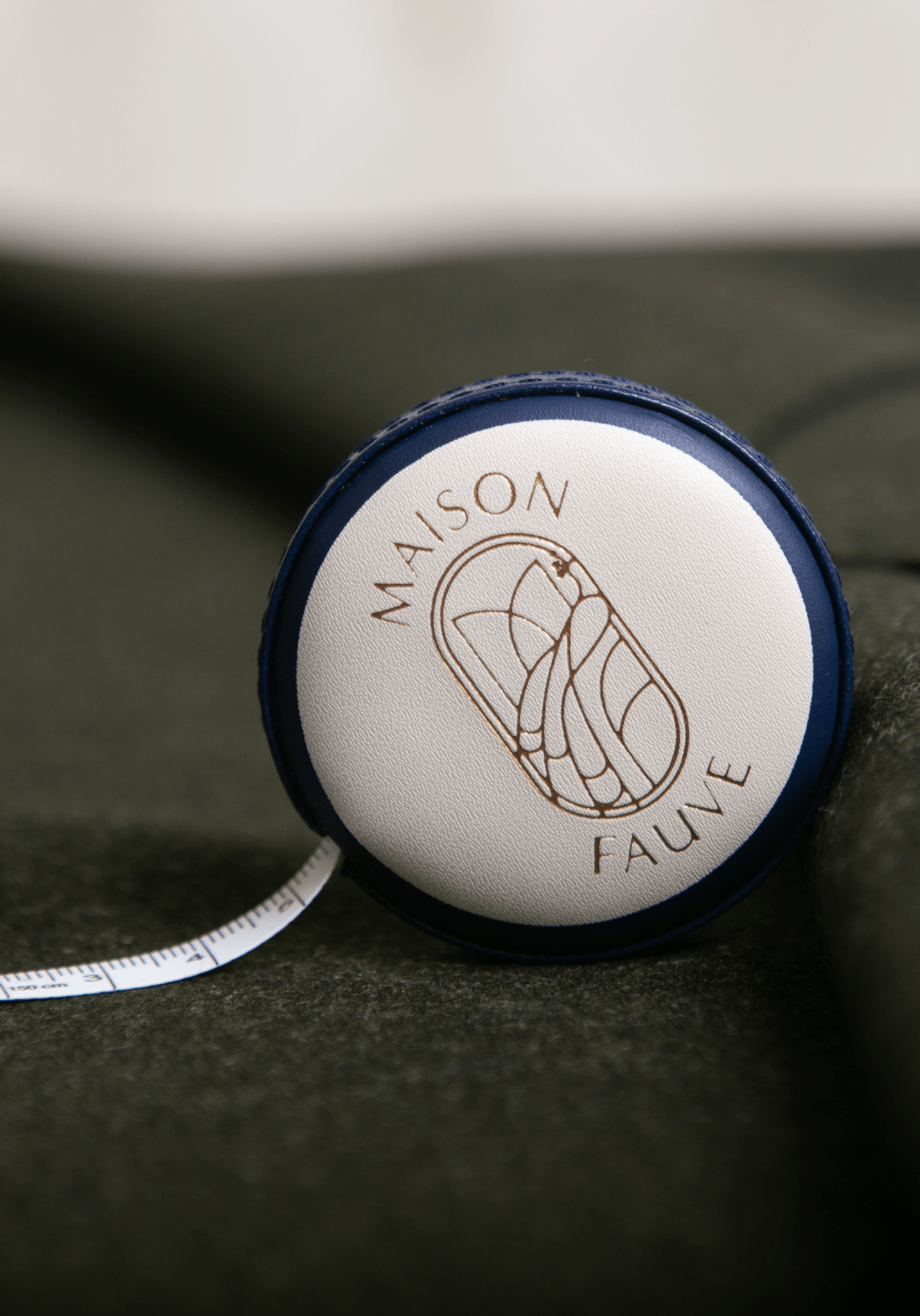 maison-fauve-m-tre-enrouleur-accessoire-couture-bleu-et-blanc image 4