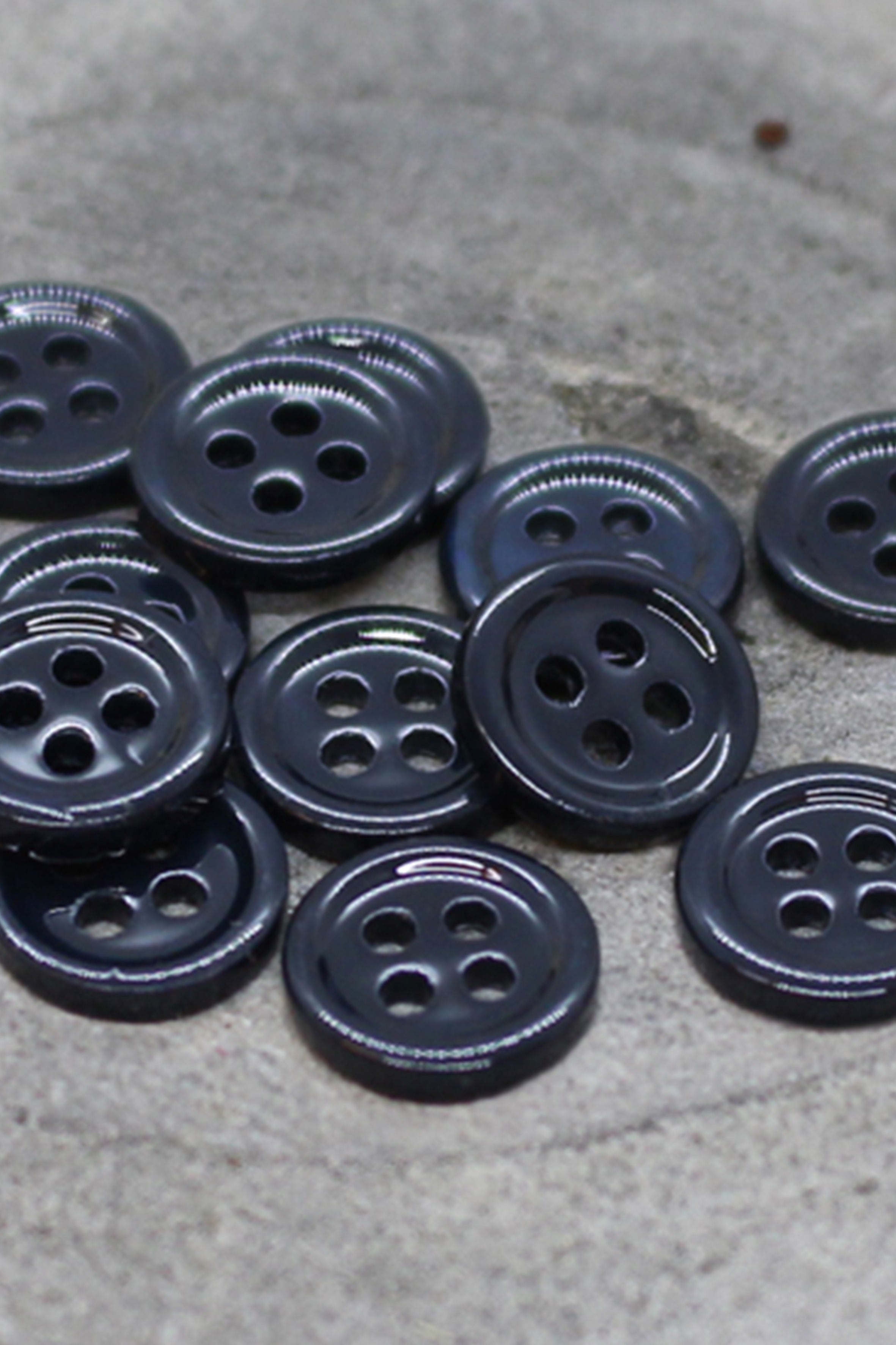 atelier-brunette-boutons-bliss-night-deep-charcoal-mercerie image 2