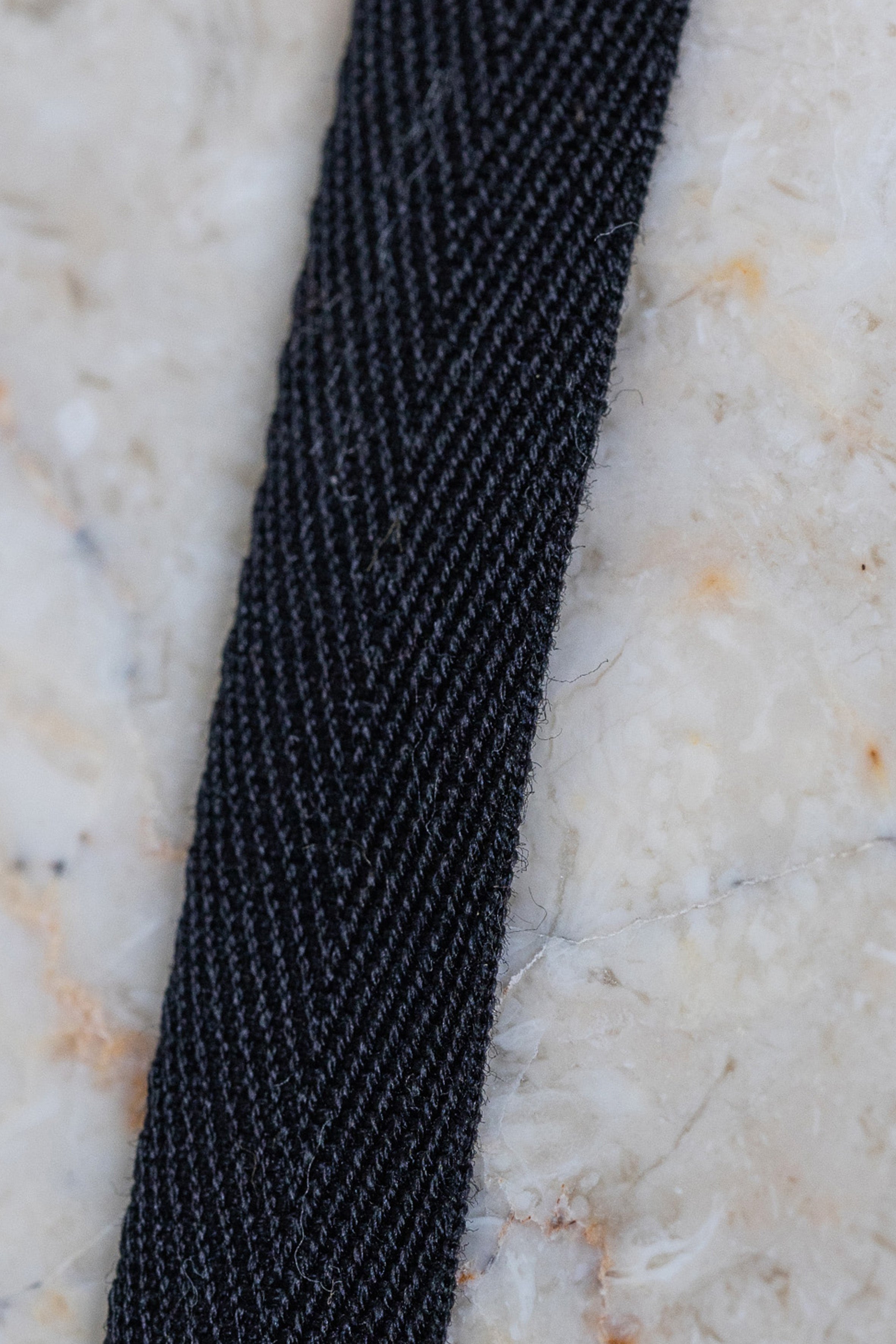 atelier-brunette-ruban-chevron-noir-10mm-au-m-tre image 1