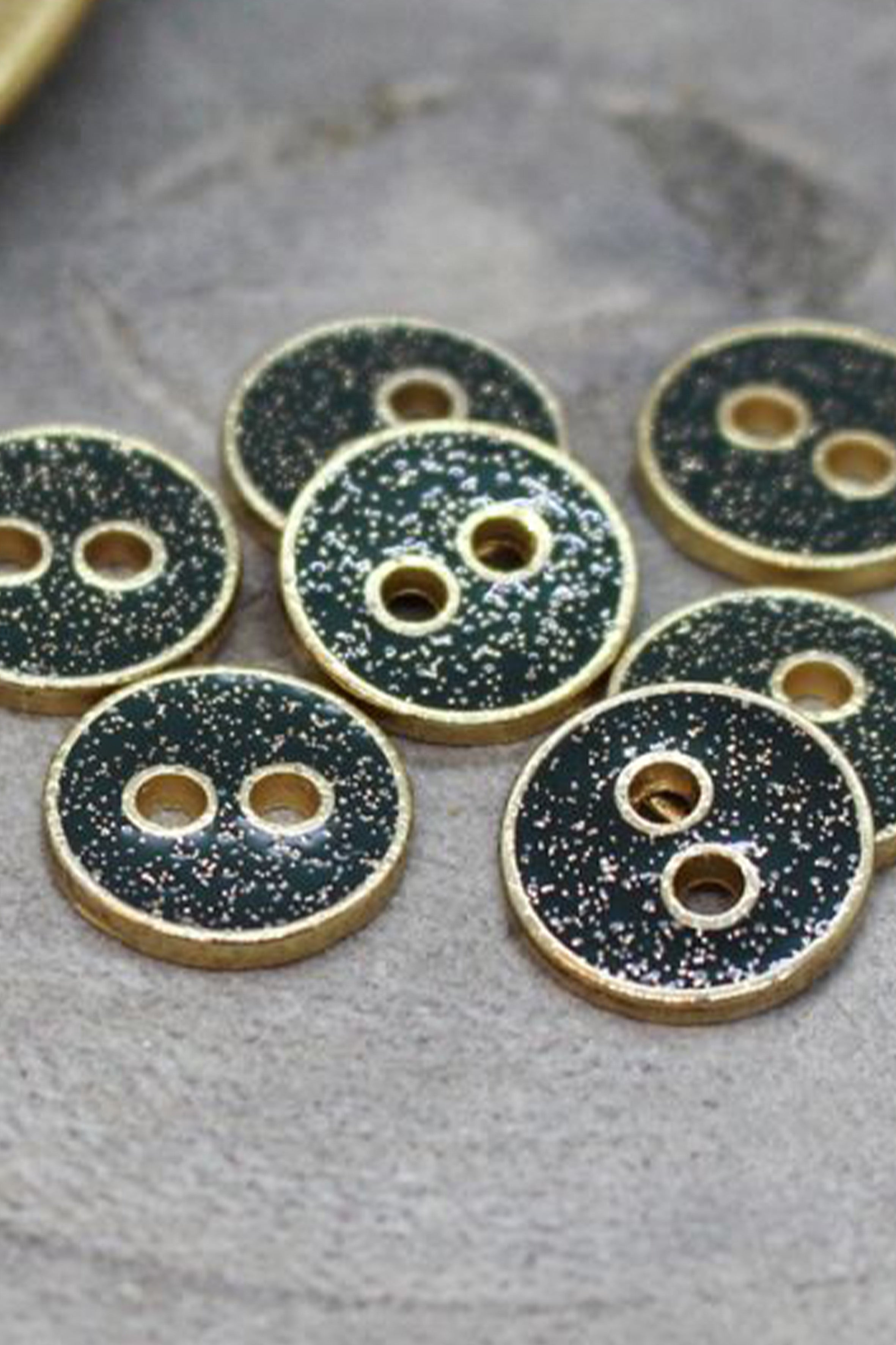 atelier-brunette-boutons-joy-glitter-forest-x10-lot-boutons-paillettes image 1