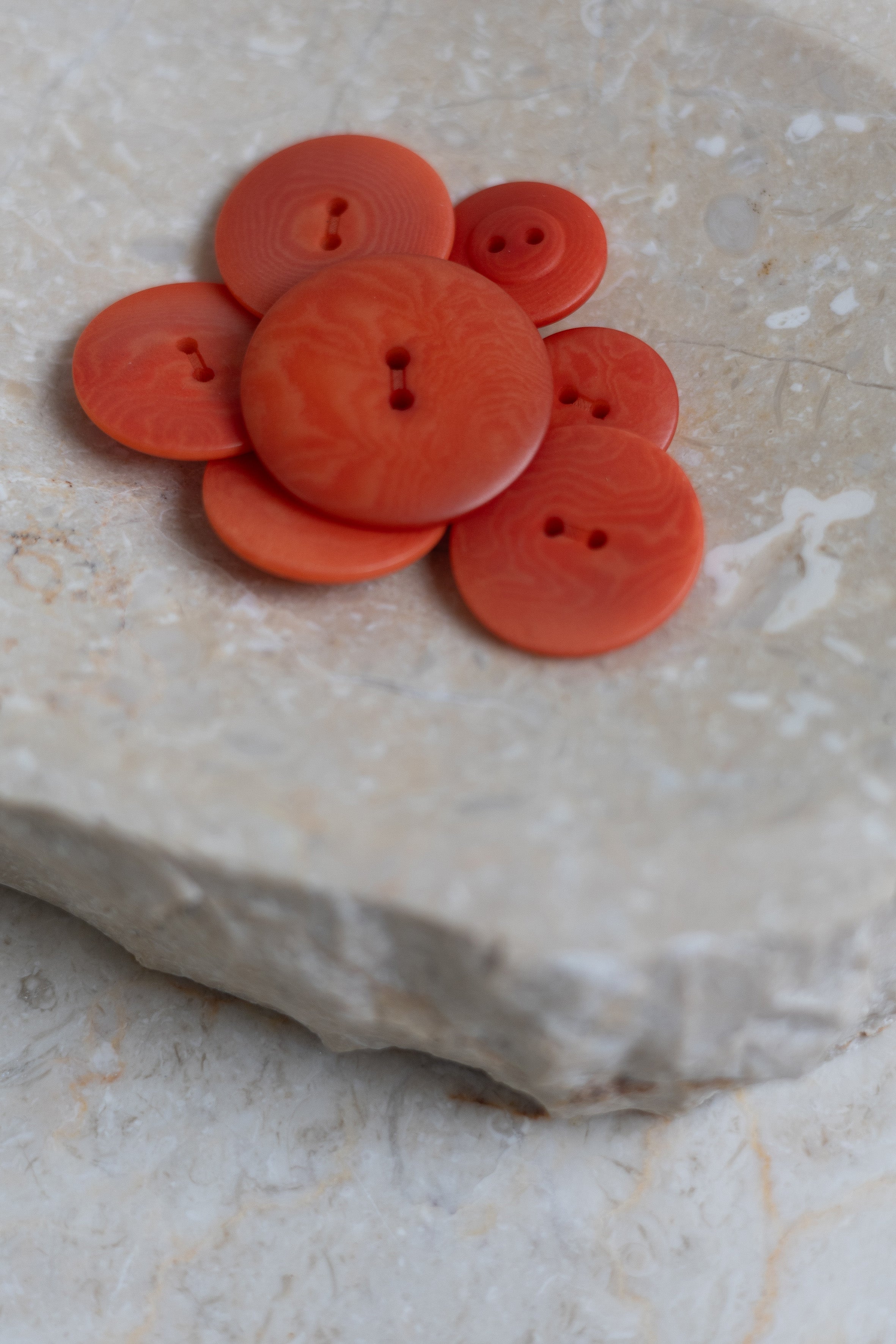 atelier-brunette-boutons-palm-poppy-tangerine-boutons-corozo-sculpt-s image 4