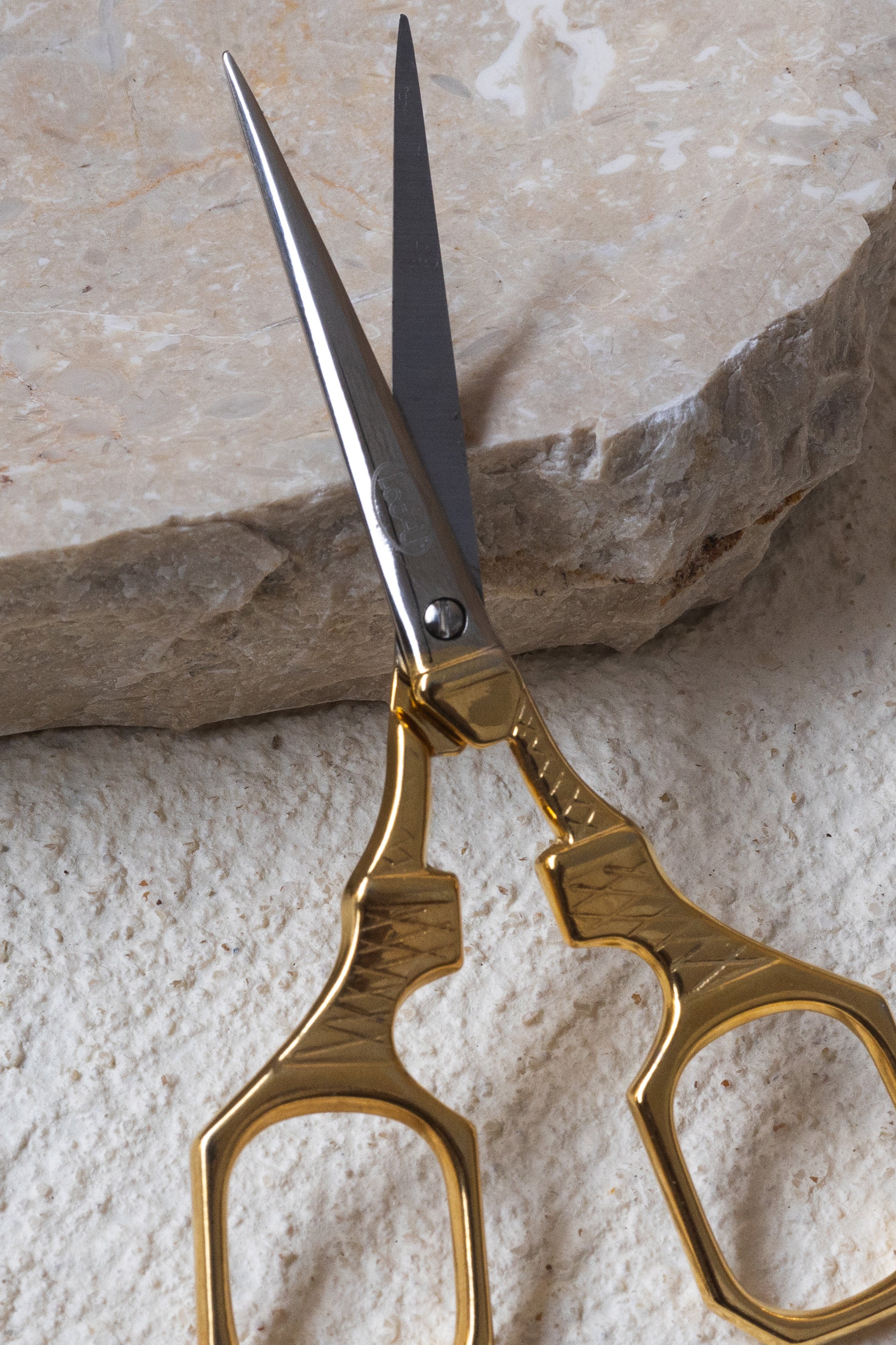 atelier-brunette-ciseaux-broder-tour-eiffel-11-cm image 3