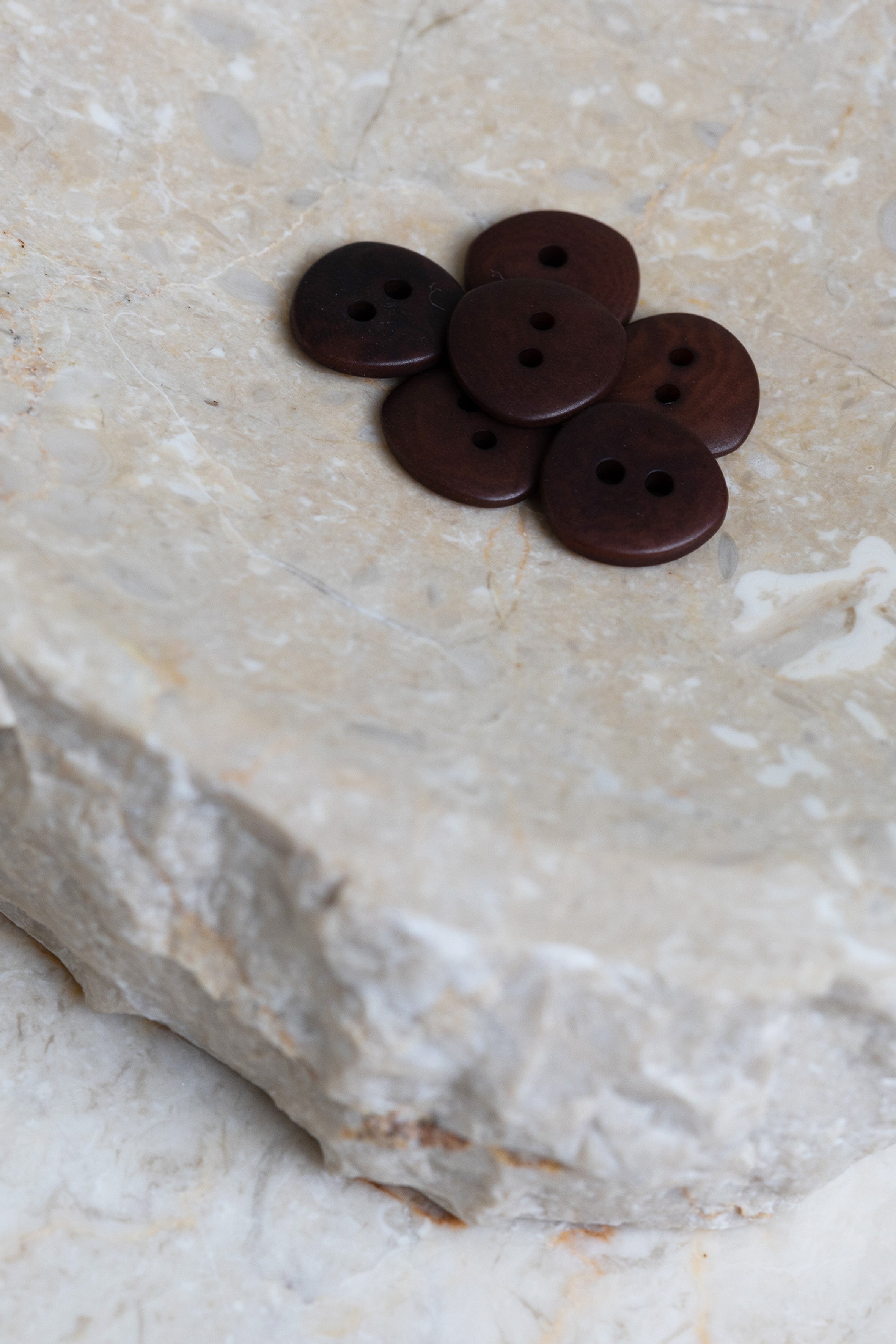 atelier-brunette-boutons-jaipur-rust-crispy-brownie-corozo image 3