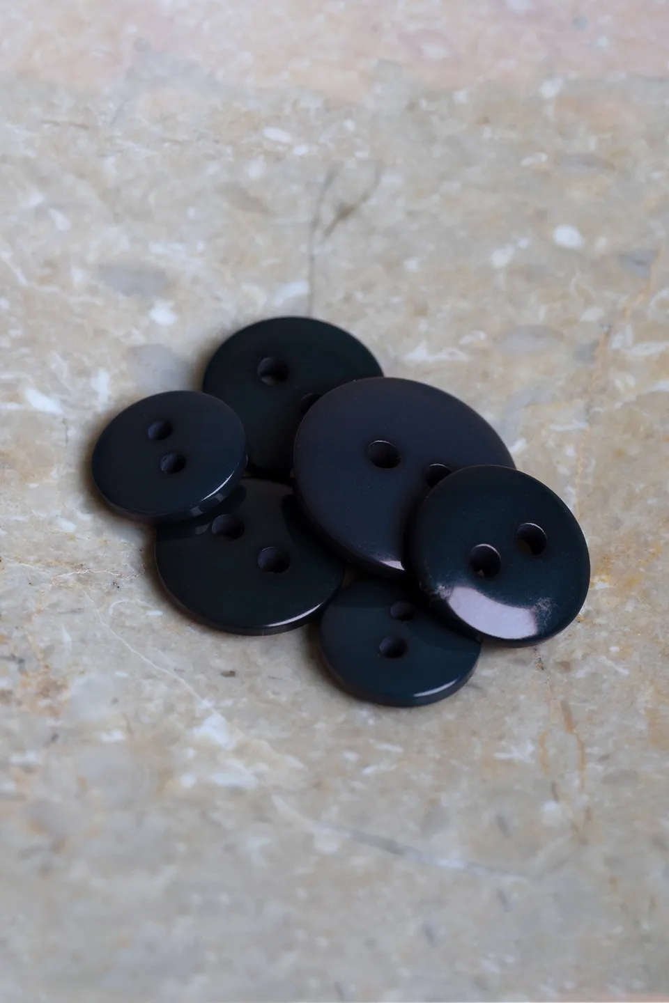 atelier-brunette-boutons-classic-shine-night-deep-charcoal-bouton-brillant image 1