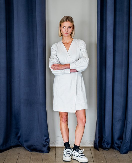 fibre-mood-wisteria-robe-portefeuille-patron-de-couture-manches-volumineuses-xs- image 1