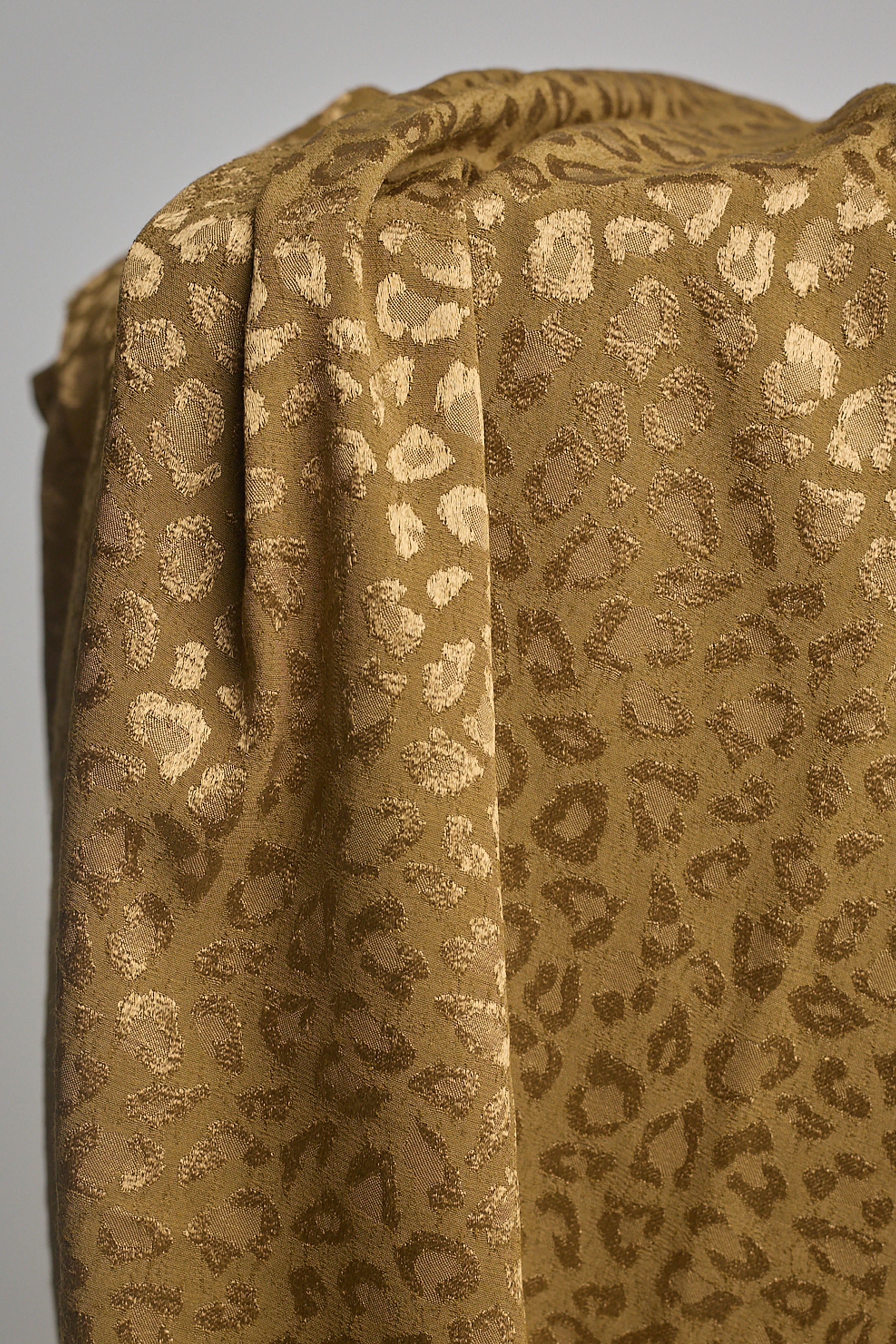 atelier-brunette-coupons-jacquard-de-viscose-leony-dreamy-twilight-coupon-fabriq image 4