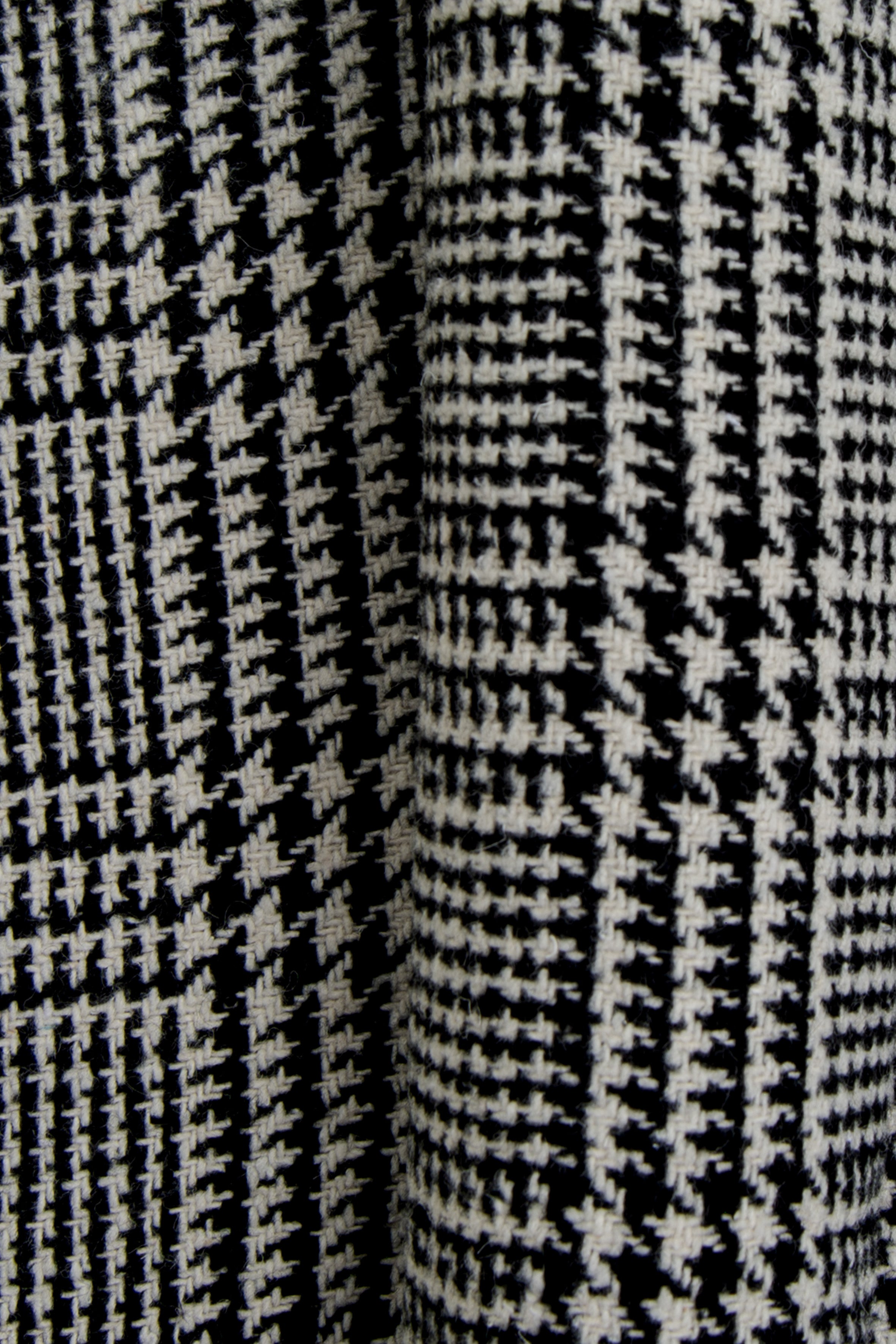 atelier-brunette-tissu-lainage-prince-de-galles-lainage-noir-et-blanc image 3