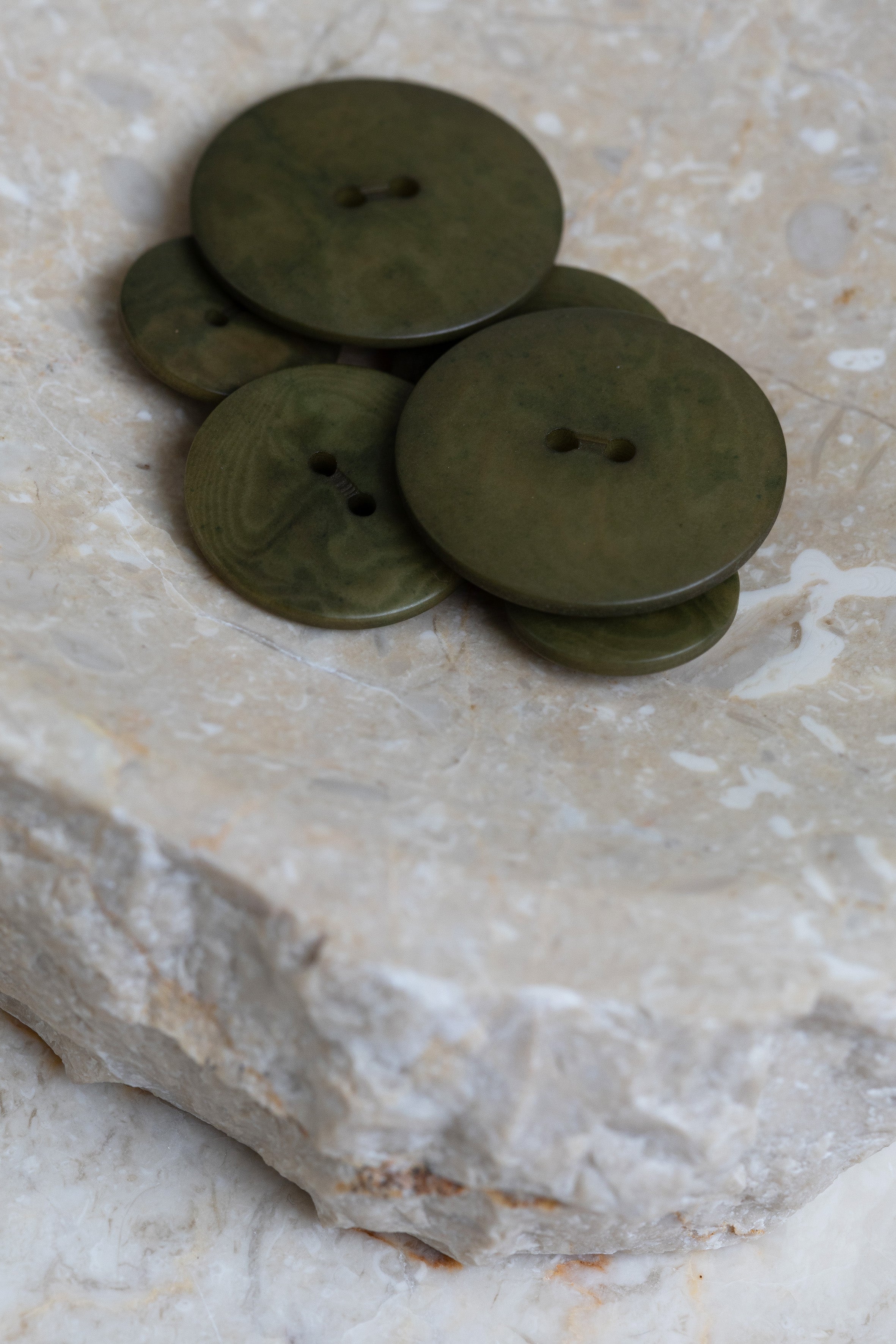 atelier-brunette-boutons-palm-ivy-green-corozo-france image 4