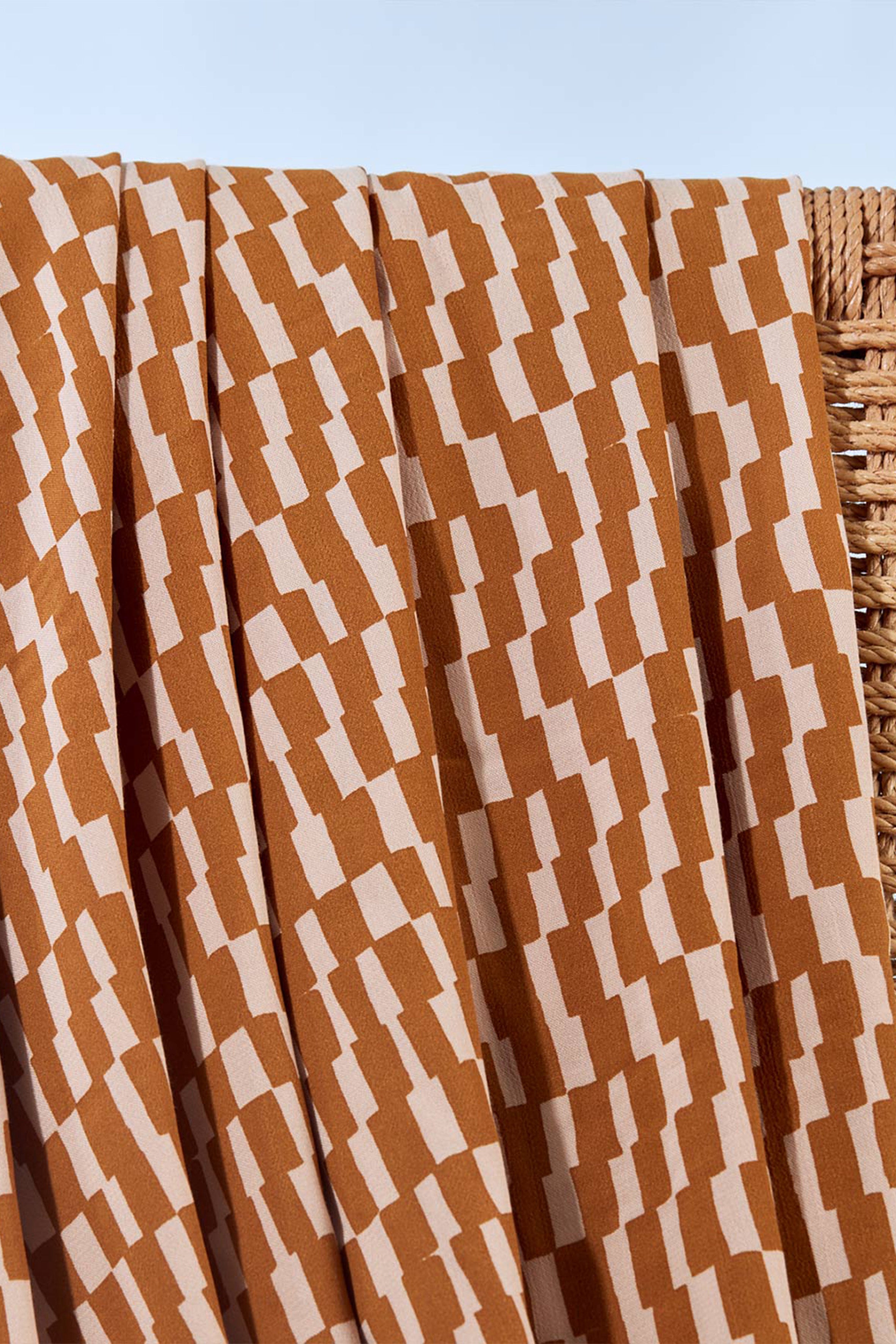 atelier-brunette-domino-ochre-tissu-kelsey-de-viscose image 1