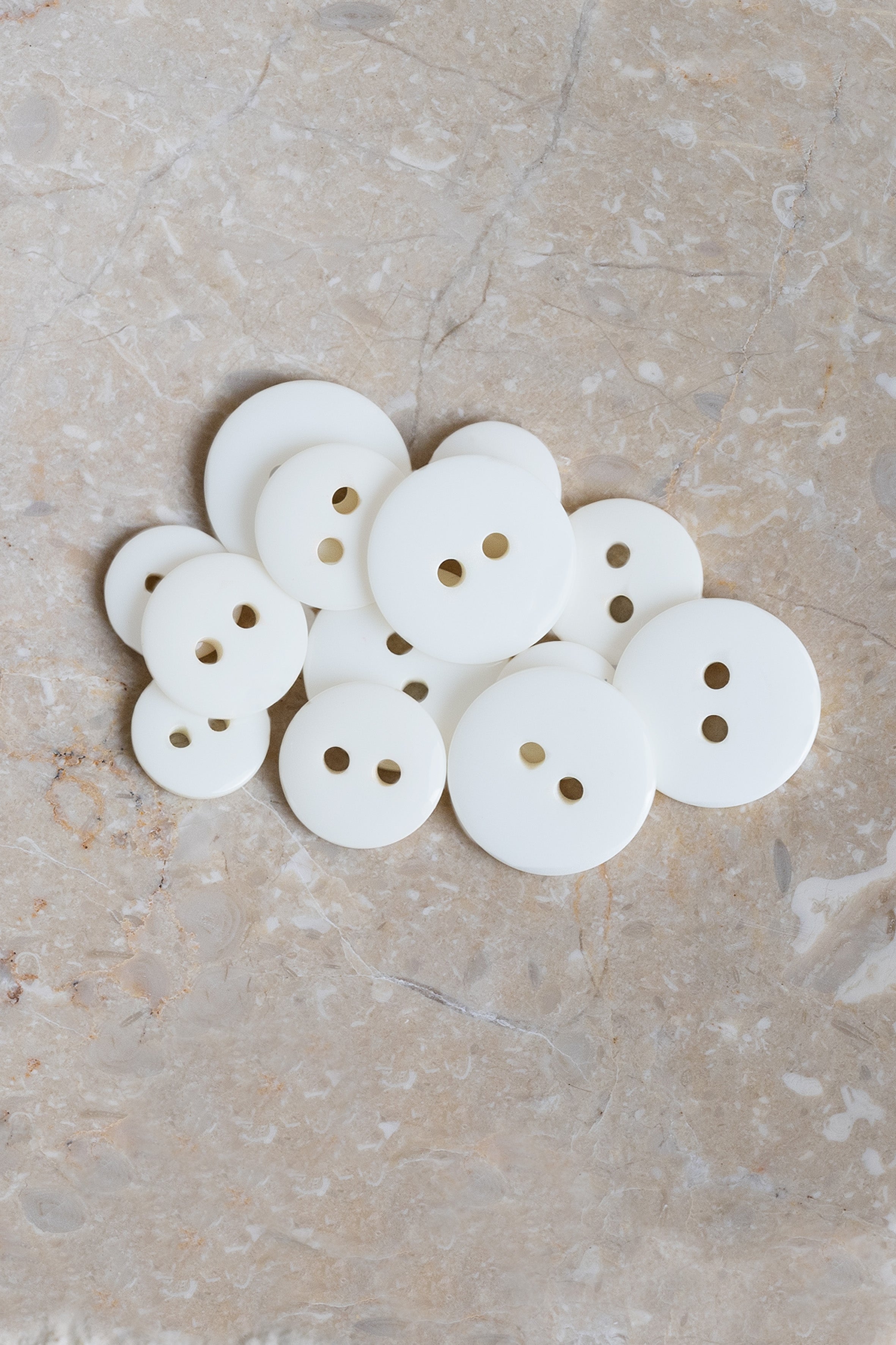 atelier-brunette-boutons-classic-matte-off-white-x-lot-boutons-polyester-teint image 2