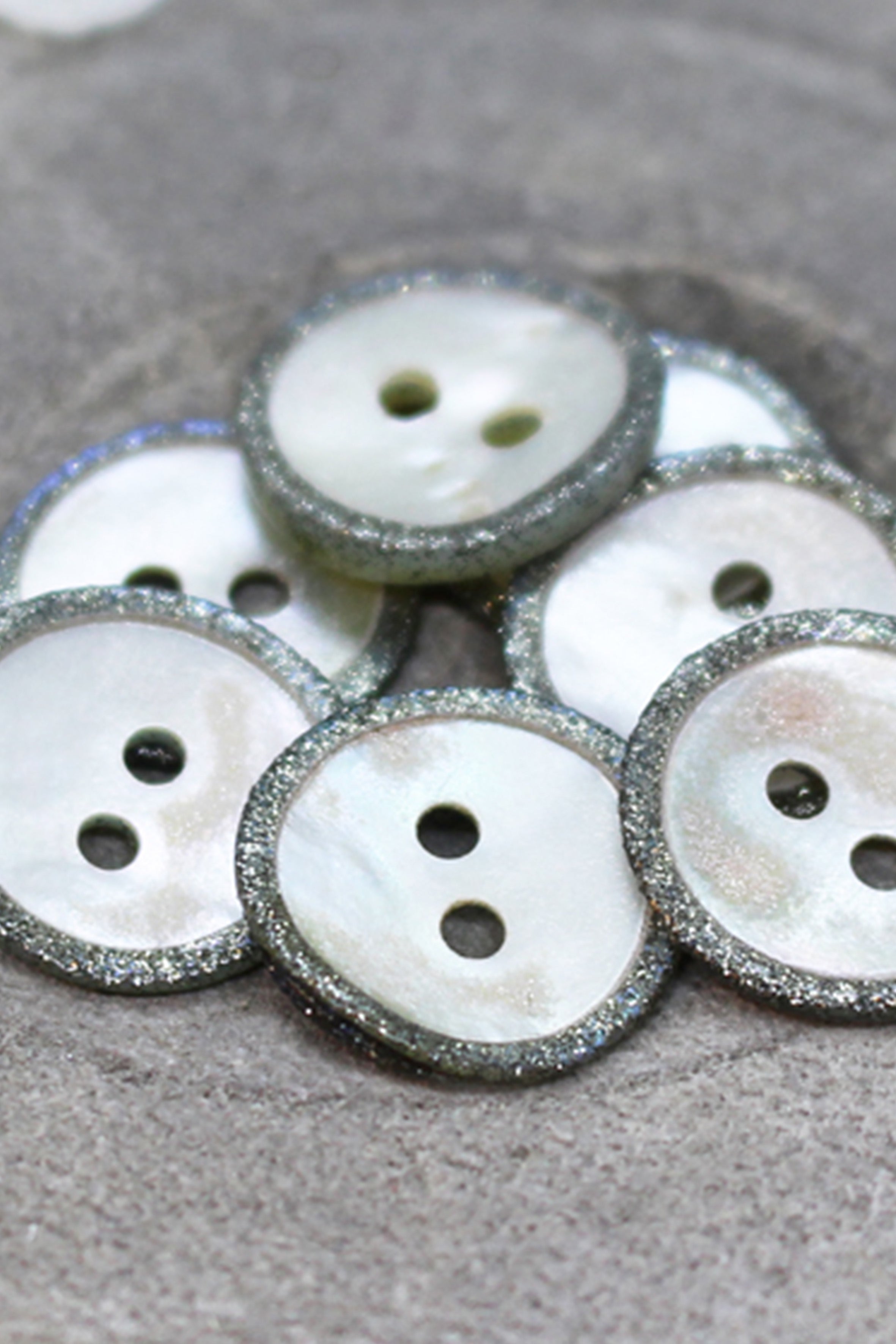 atelier-brunette-boutons-glitz-storm-x10-boutons-nacre-paillet-e image 2