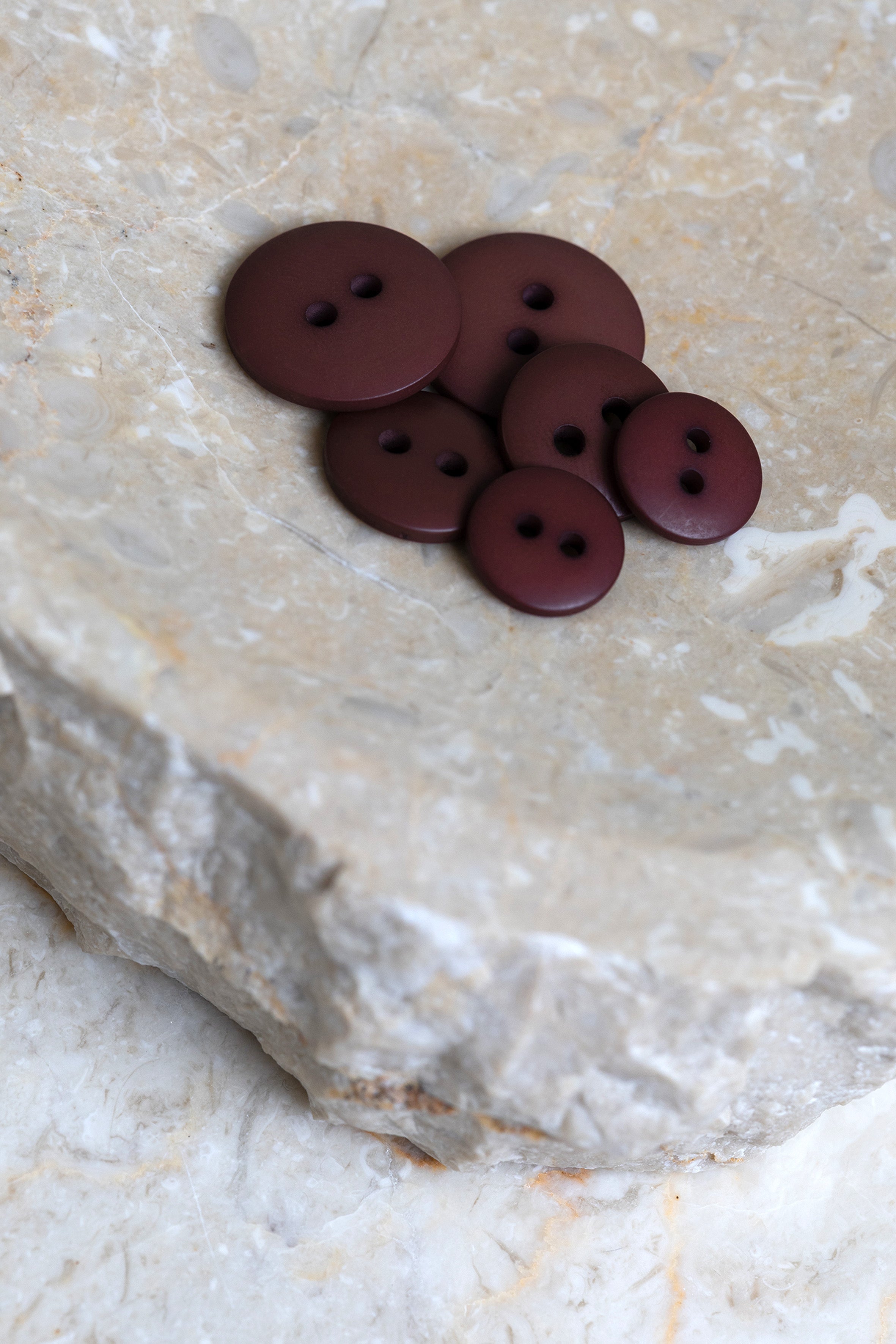 atelier-brunette-boutons-classic-matte-rust-crispy-brownie image 3