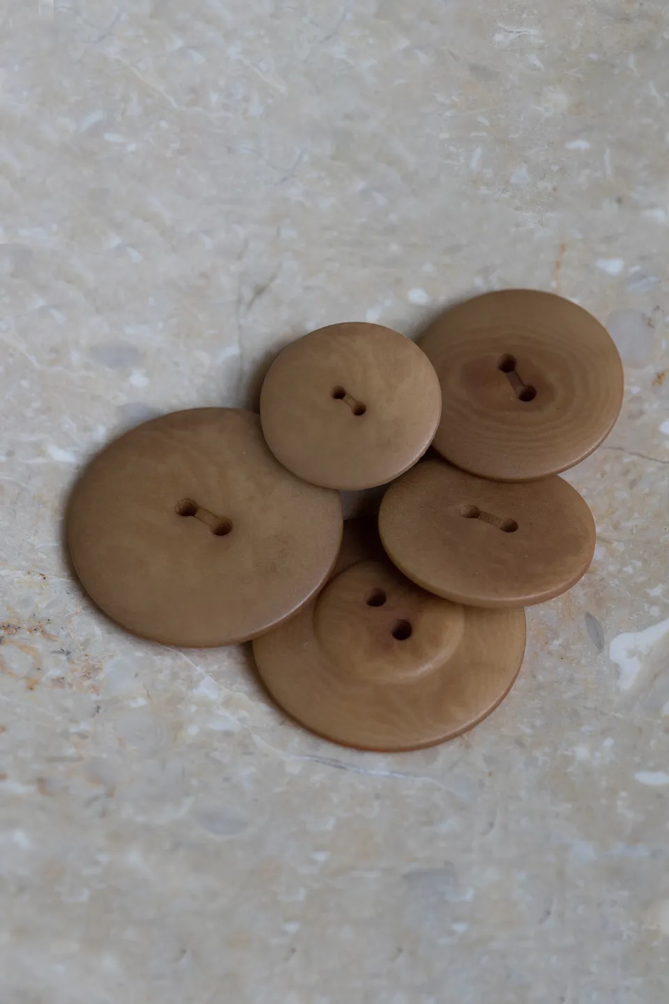 atelier-brunette-boutons-palm-iced-mocha-en-corozo image 1