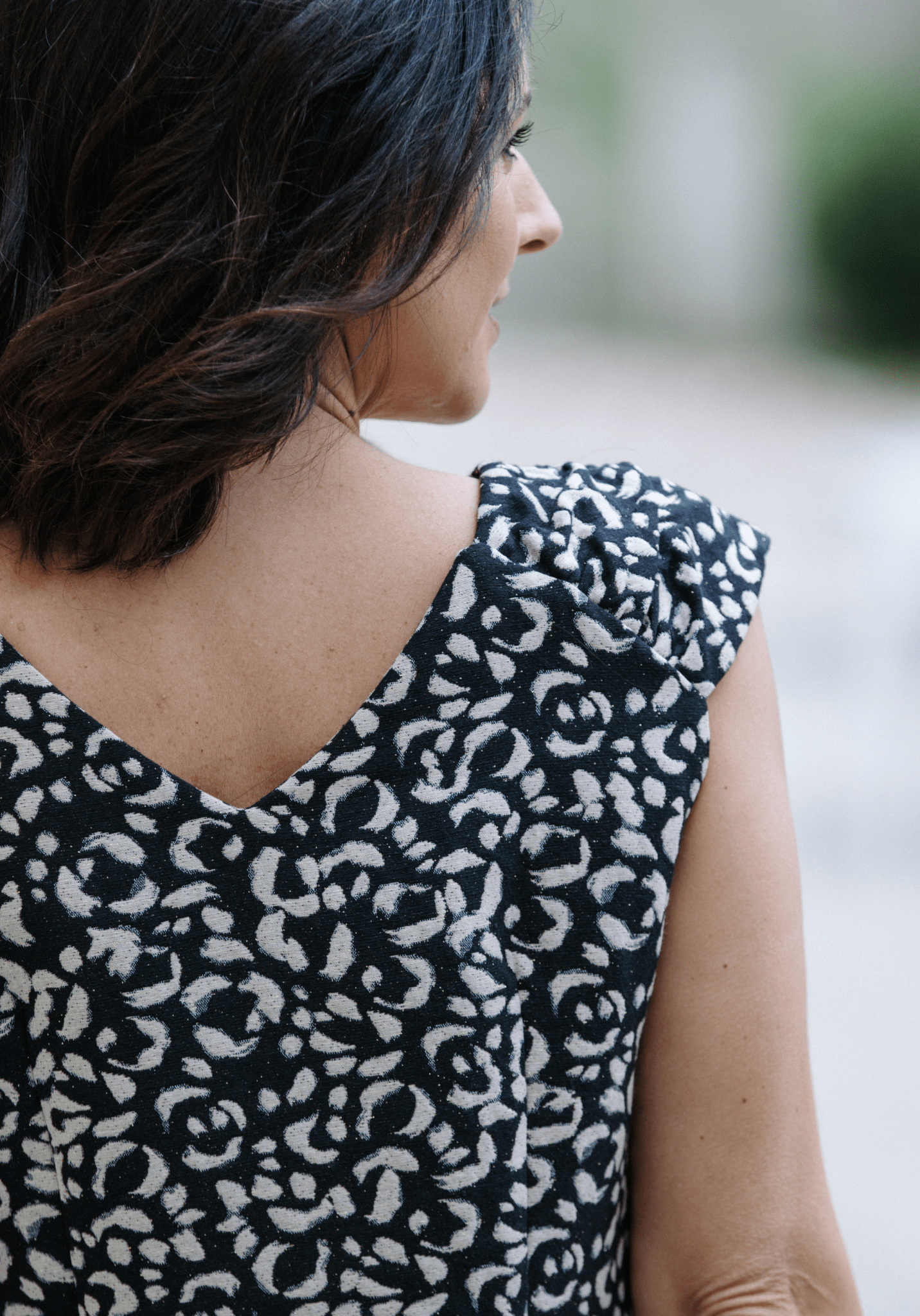 maison-fauve-p-tula-patron-couture-robe-et-blouse-femme-pochette-col-v image 6