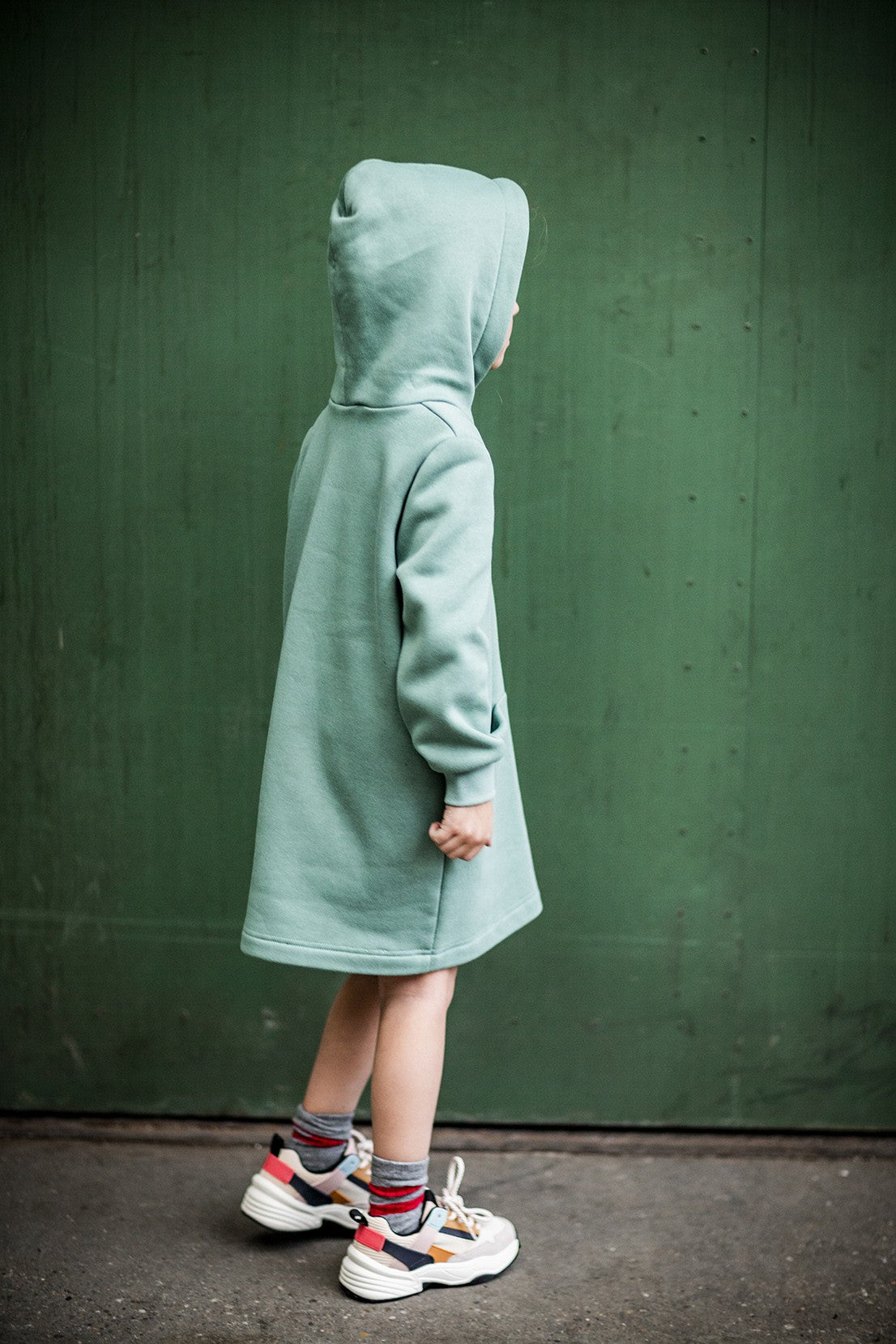 fibre-mood-becky-robe-patron-de-couture-enfant-2-14-ans-robe-sweat-capuche image 5