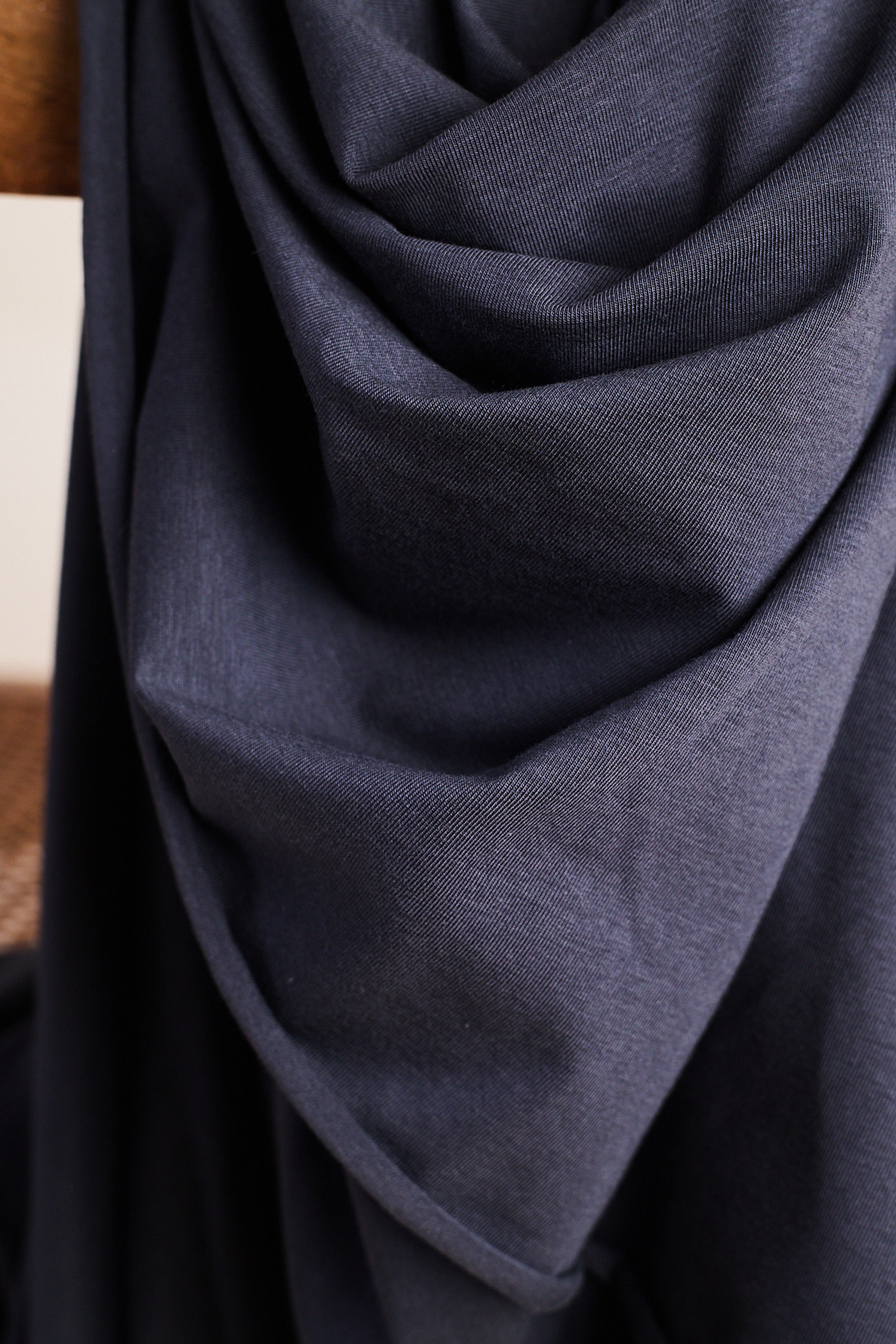 atelier-brunette-tissu-jersey-modal-deep-charcoal-10-cm-x-150-cm image 3