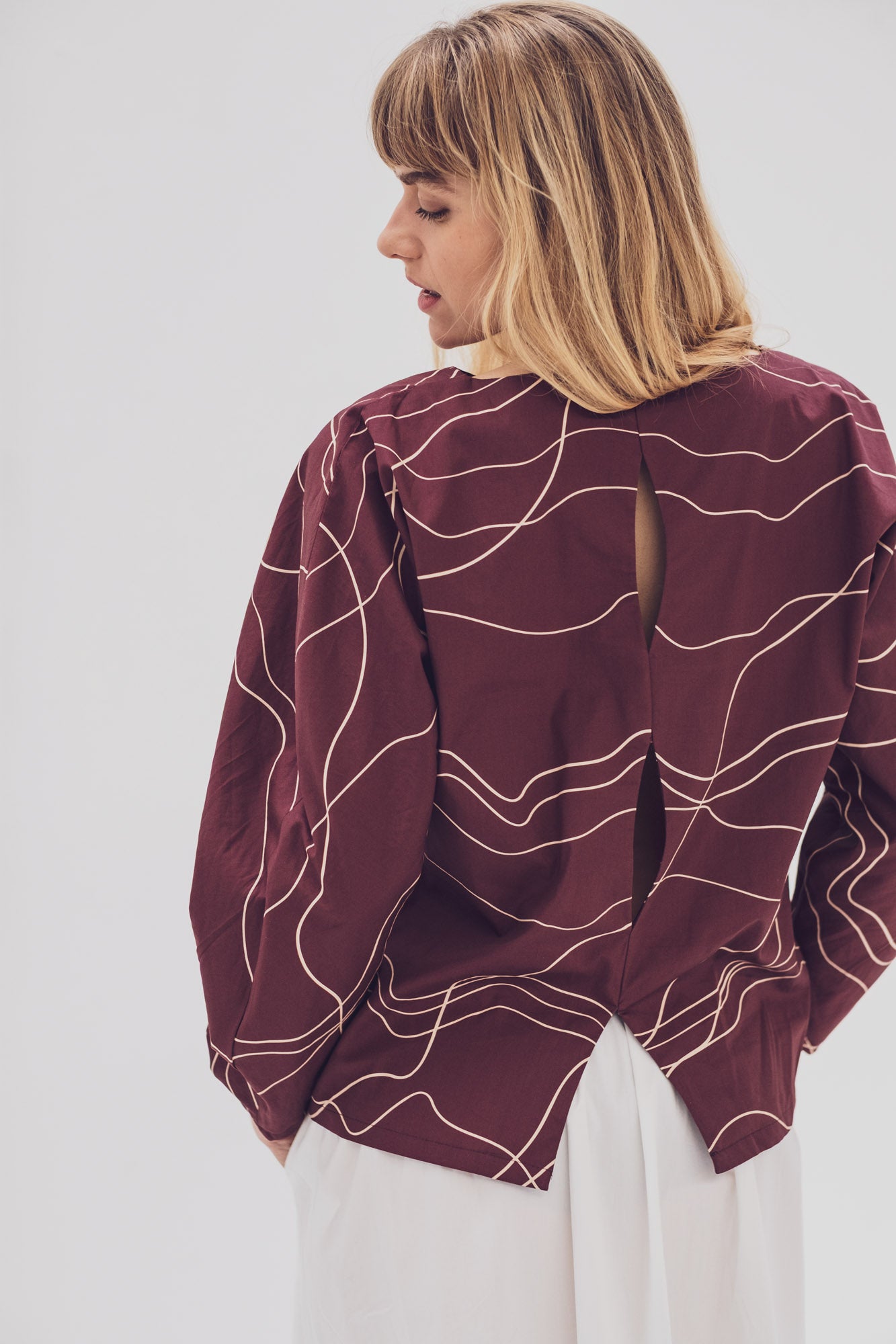 fibre-mood-sanna-top-patron-de-couture-manches-longues-dos-ouvert image 1