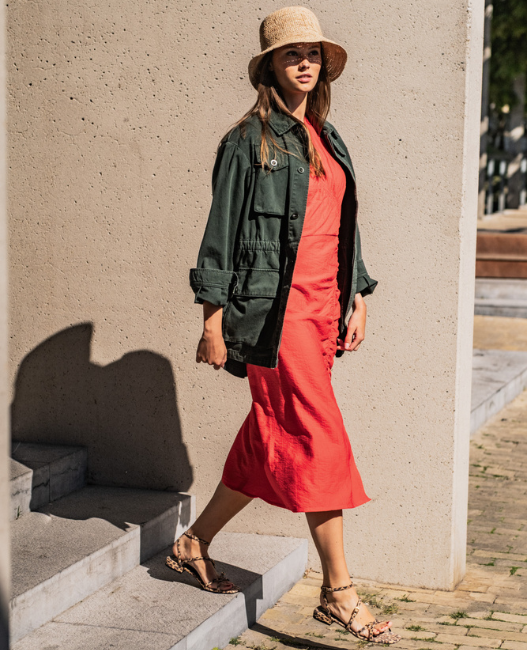 fibre-mood-muriel-patron-de-couture-robe-midi-ajust-e-fronces-ruban image 2