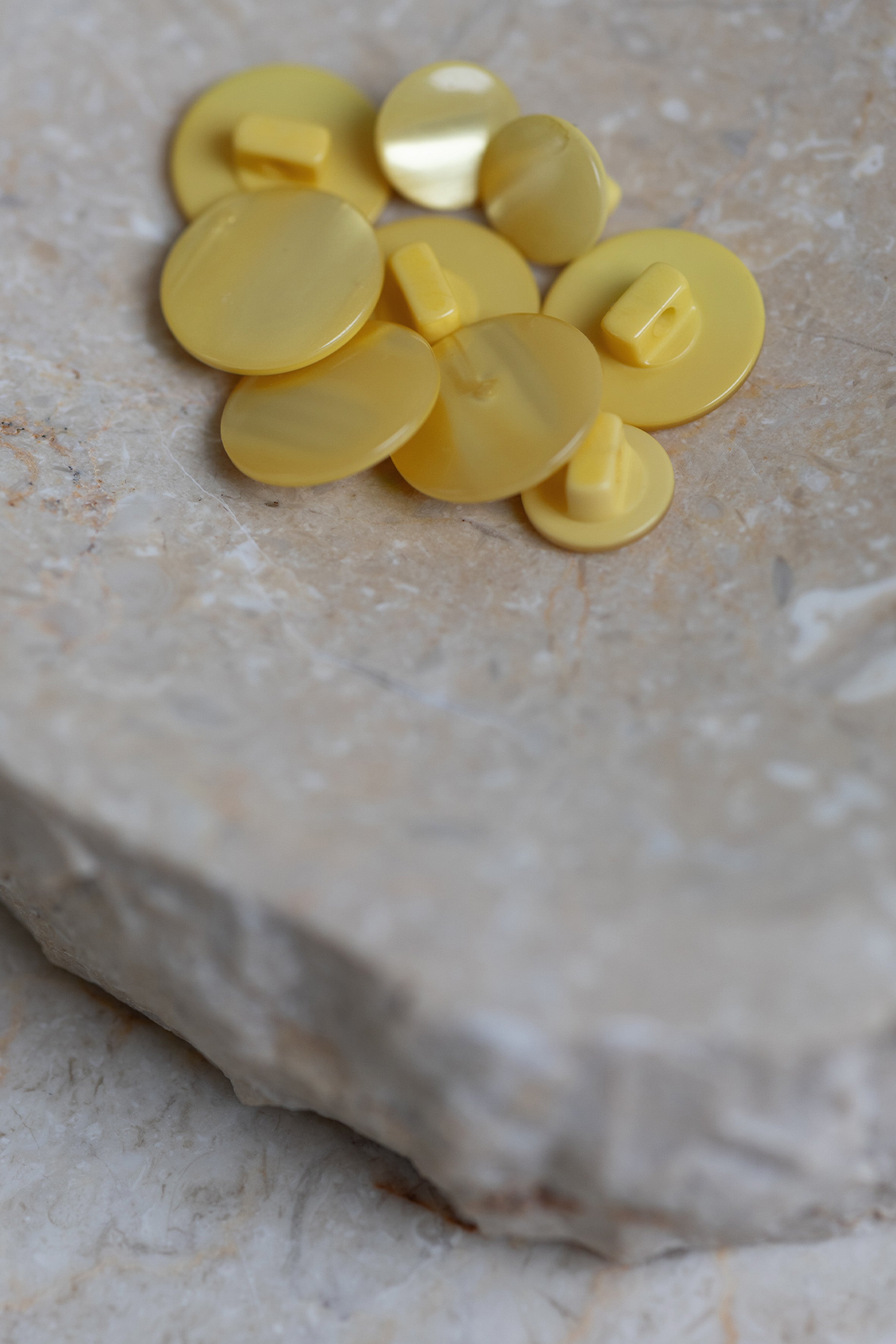 atelier-brunette-boutons-swing-lemon-x10-boutons-sur-pied image 4