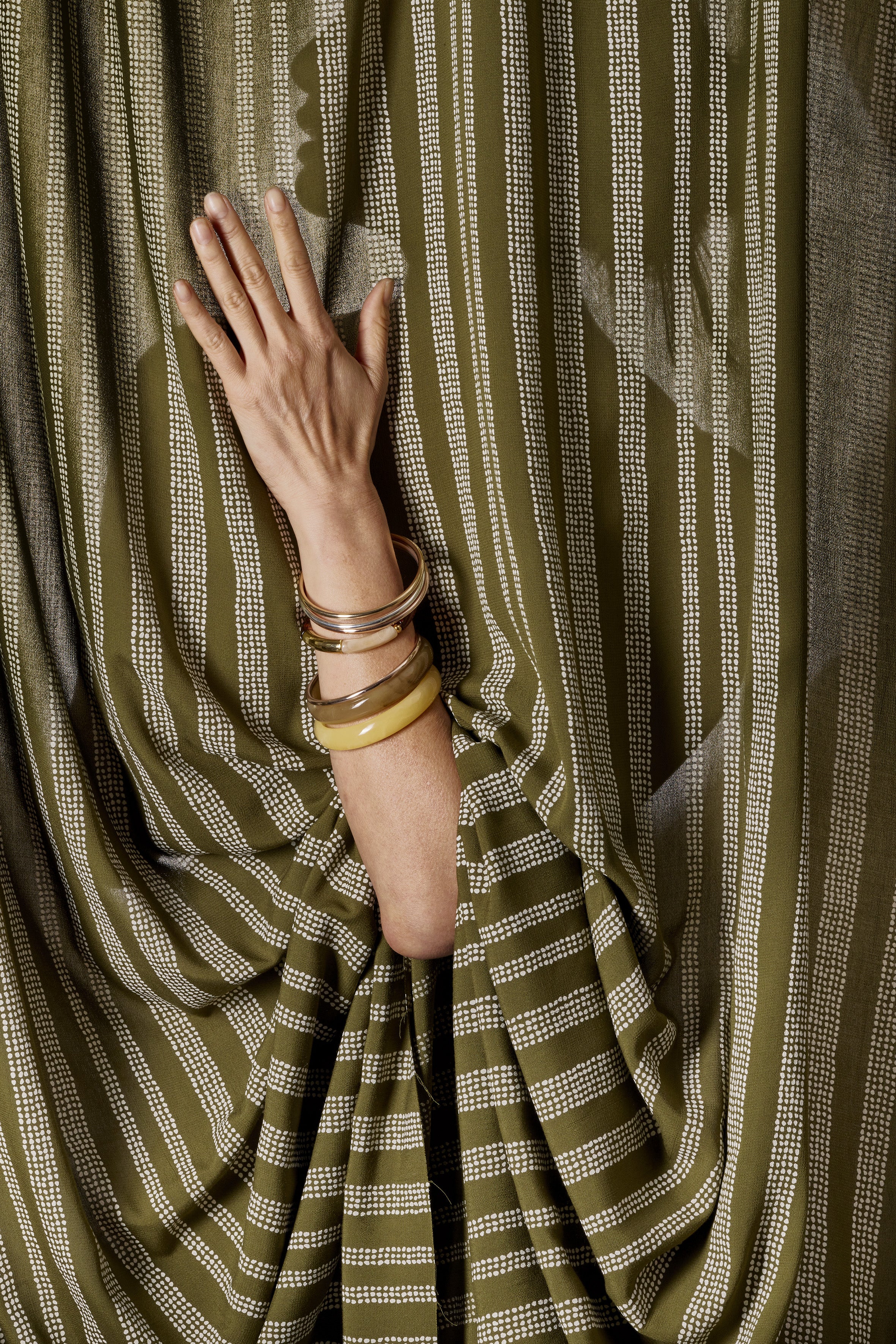 atelier-brunette-tissu-ga-a-ivy-green-kelsey-de-viscose-ecovero image 1