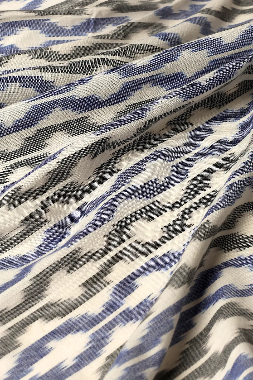atelier-brunette-l-ikat-004-tissu-bazaar-re-sourc-110-cm image 1