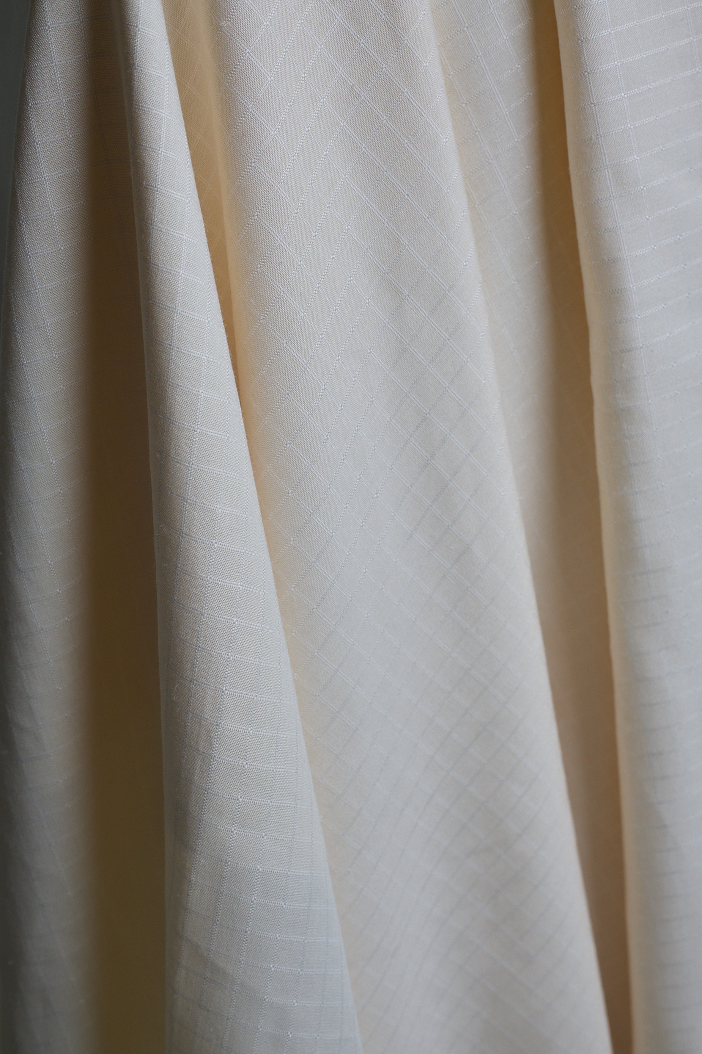 atelier-brunette-tissu-viscose-little-tile-off-white-coupon-10-cm-x-140-cm image 2