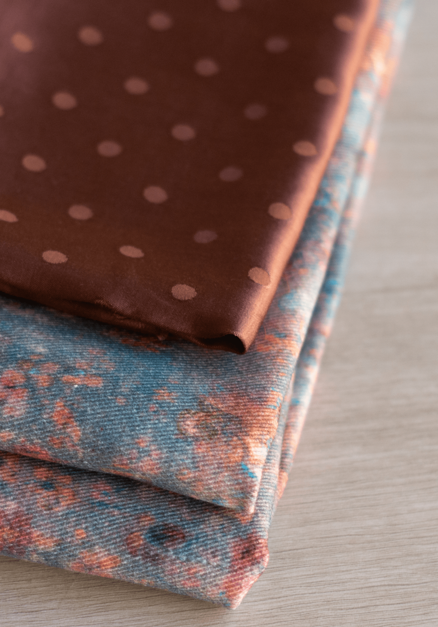 maison-fauve-tissu-jacquard-pois-lucente-fluide-v-tements-et-doublures-au-10-cm image 3