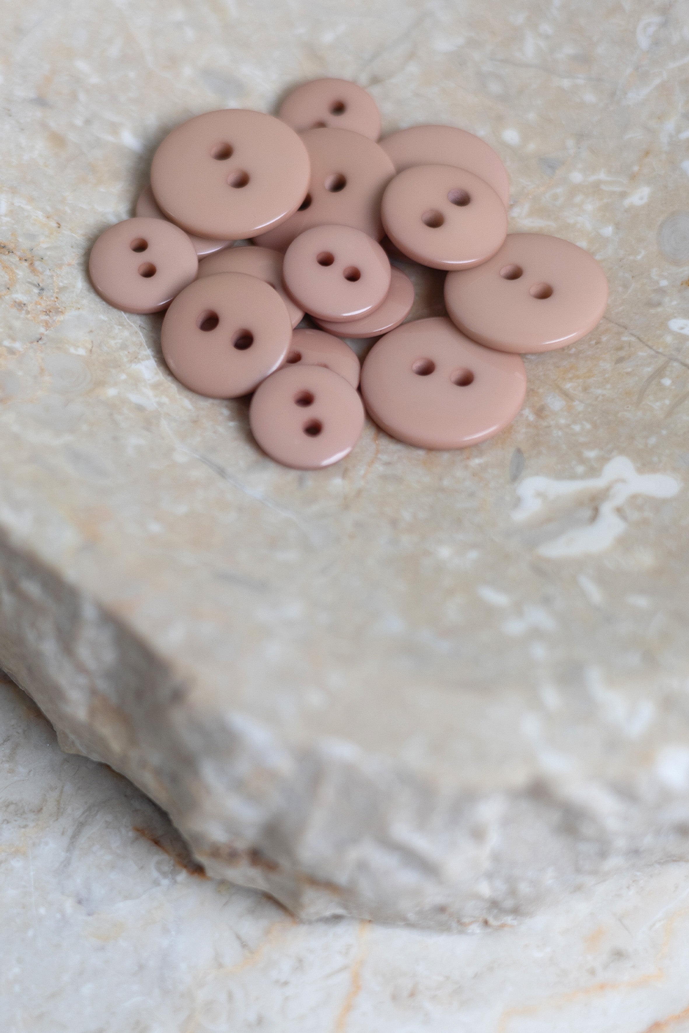 atelier-brunette-boutons-classic-shine-maple-sandy-sand-mercerie image 4
