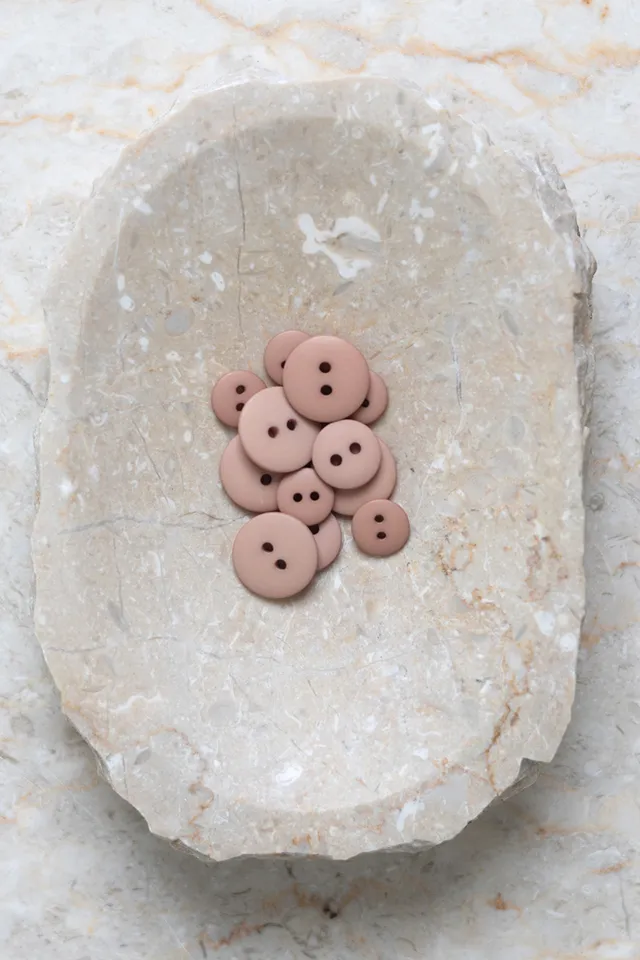 atelier-brunette-boutons-classic-matte-maple-sandy-sand-mercerie image 1