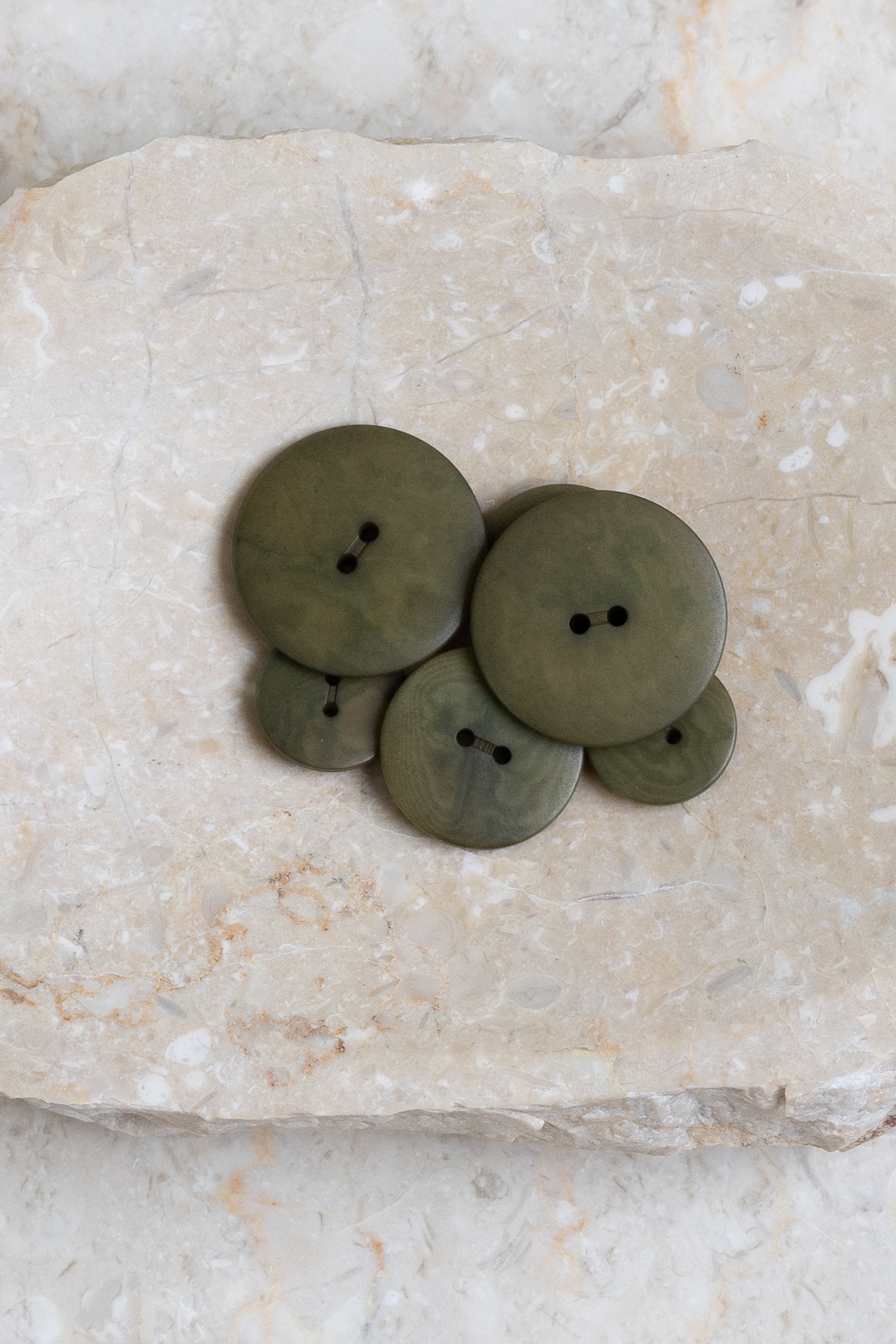 atelier-brunette-boutons-palm-ivy-green-corozo-france image 2