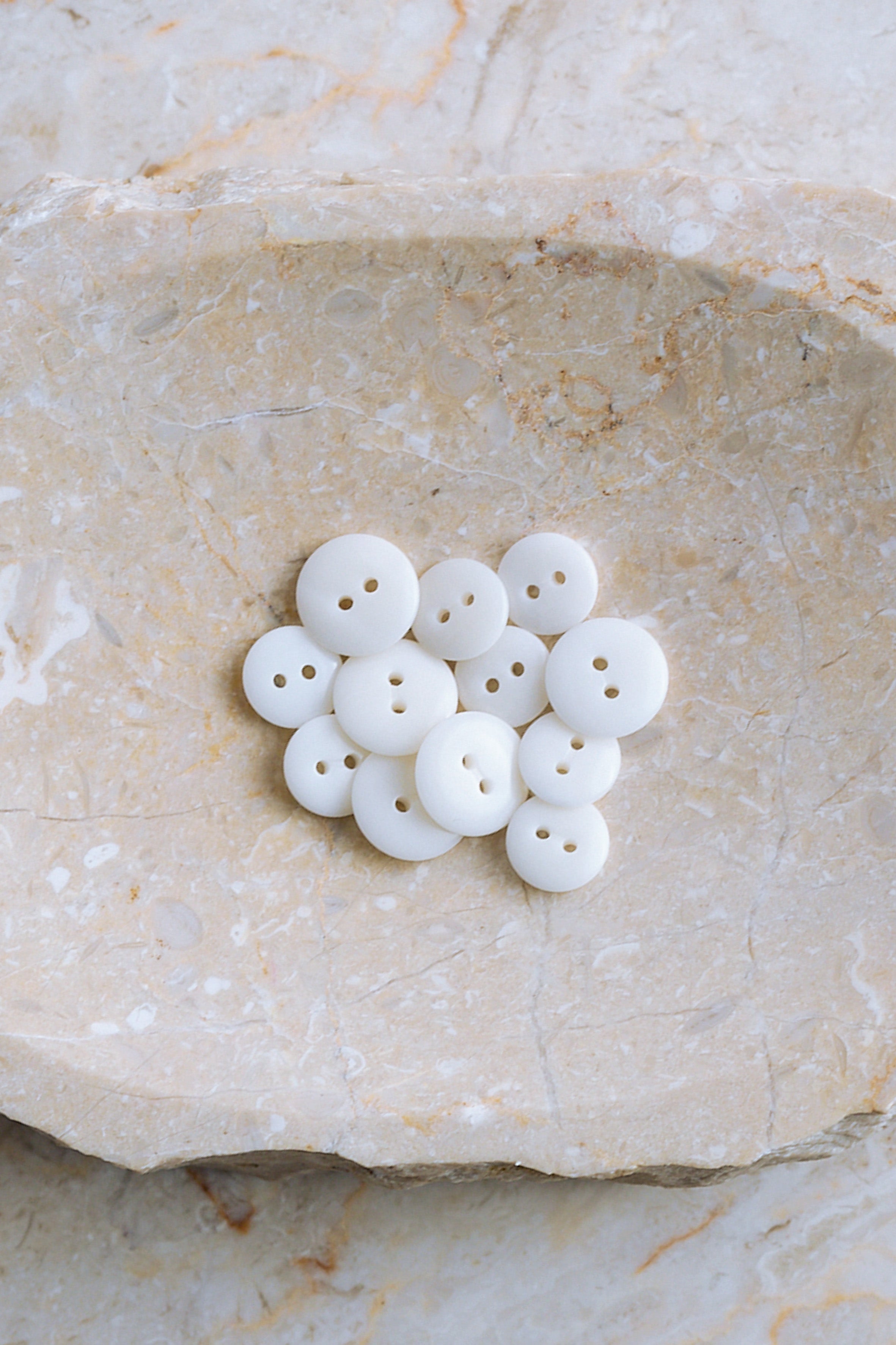 atelier-brunette-boutons-viny-optic-white-corozo-france image 2