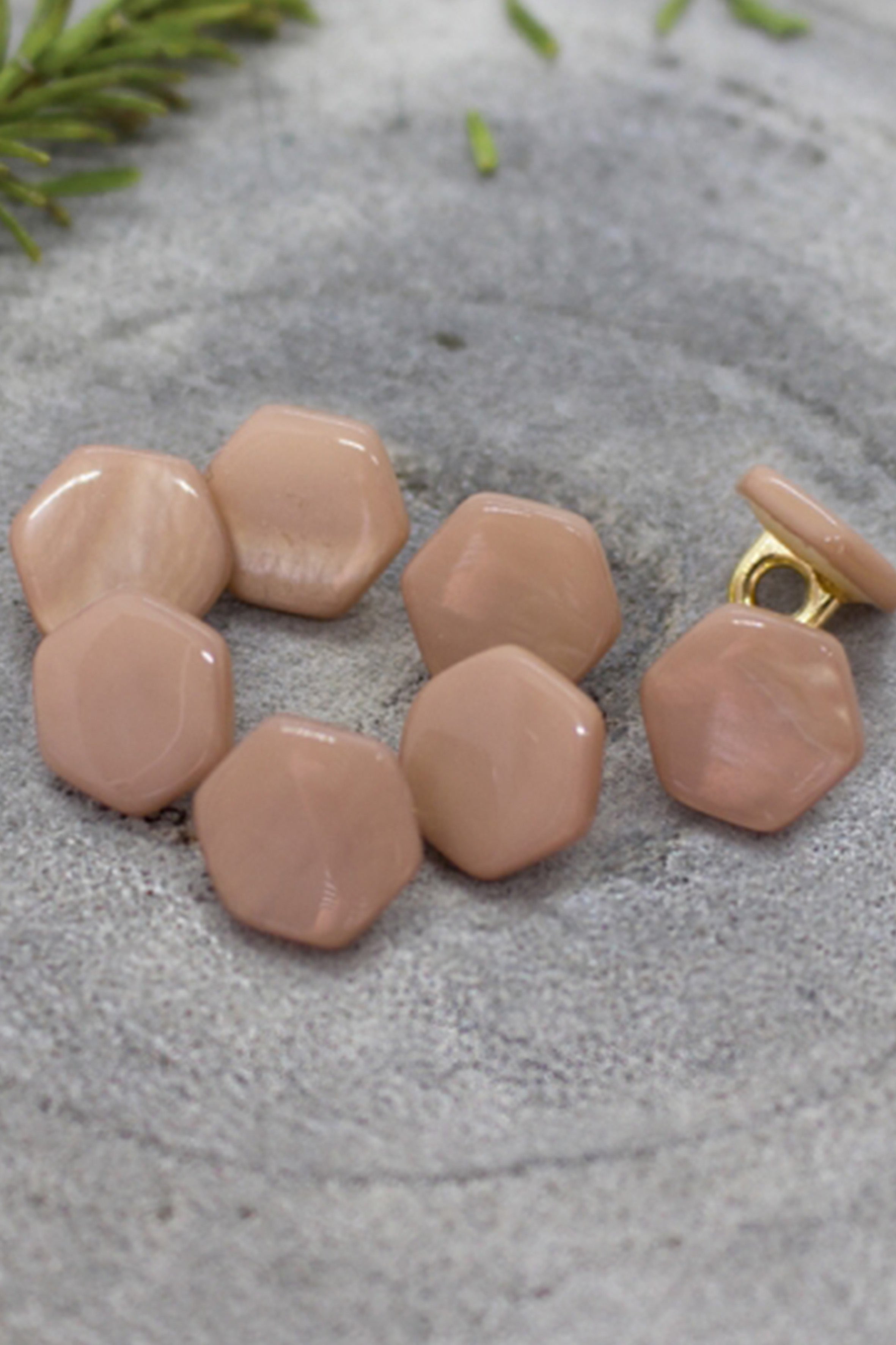 atelier-brunette-boutons-quartz-maple-sandy-sand-bouton-nacre-pied-dor image 2